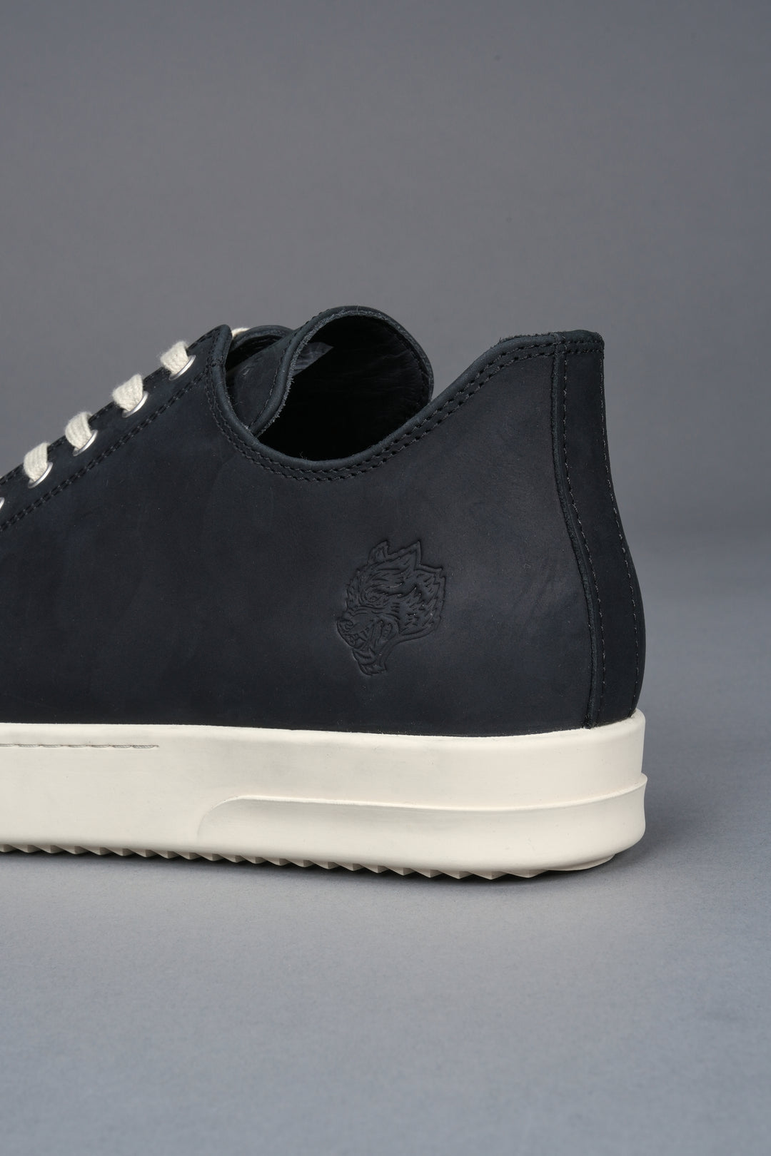 Venice Low Top Shoe in Black/Cream