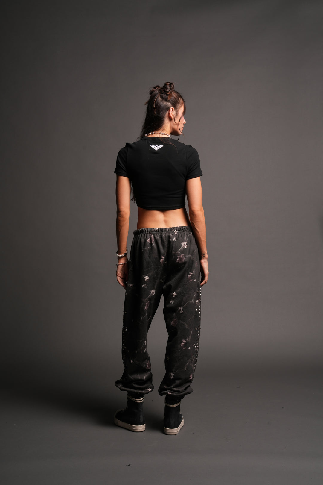 She Pyramid  Ribbed Baby Tee In Black