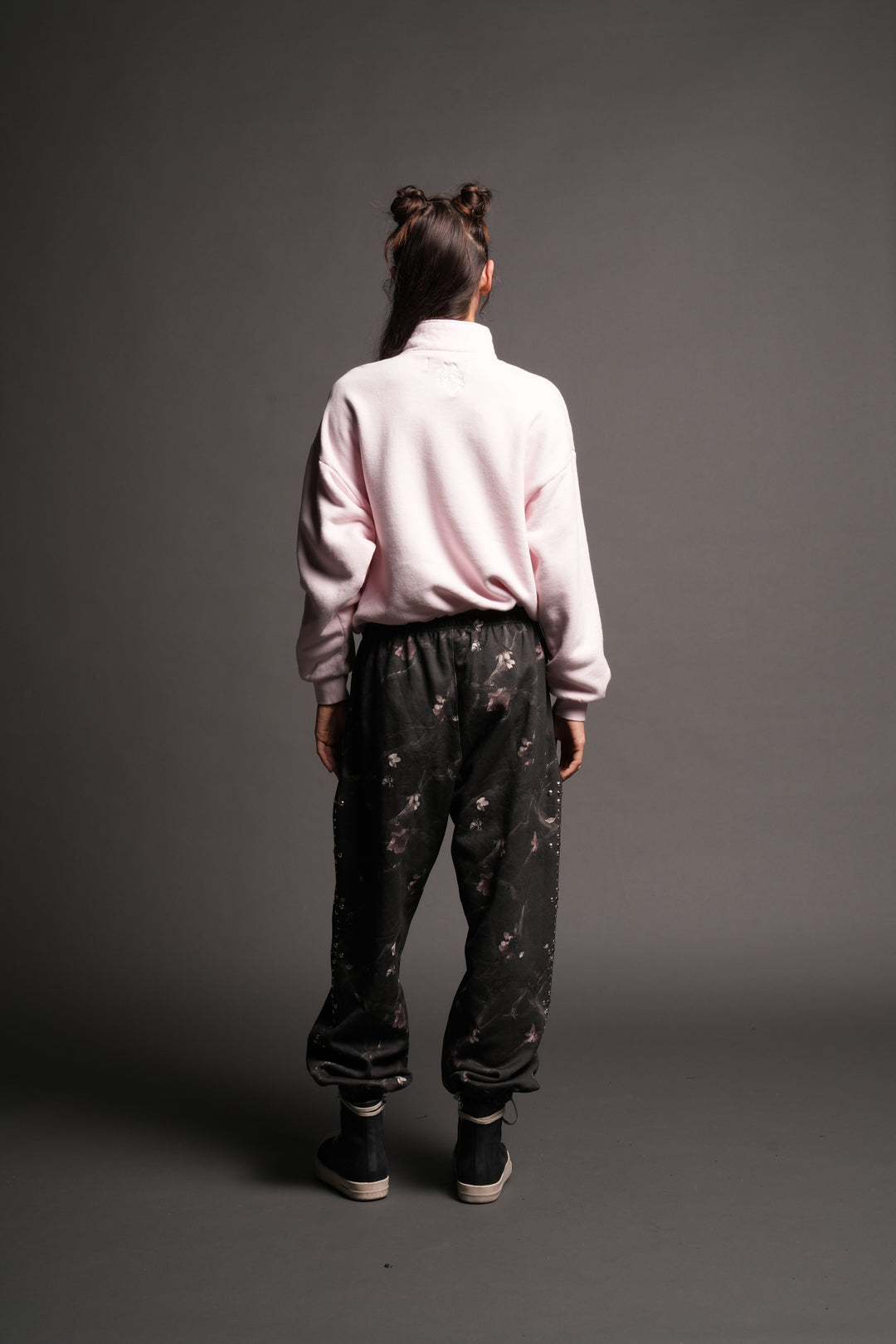 Stud Pyramid She Everson Mockneck Sweater In Blush Pink