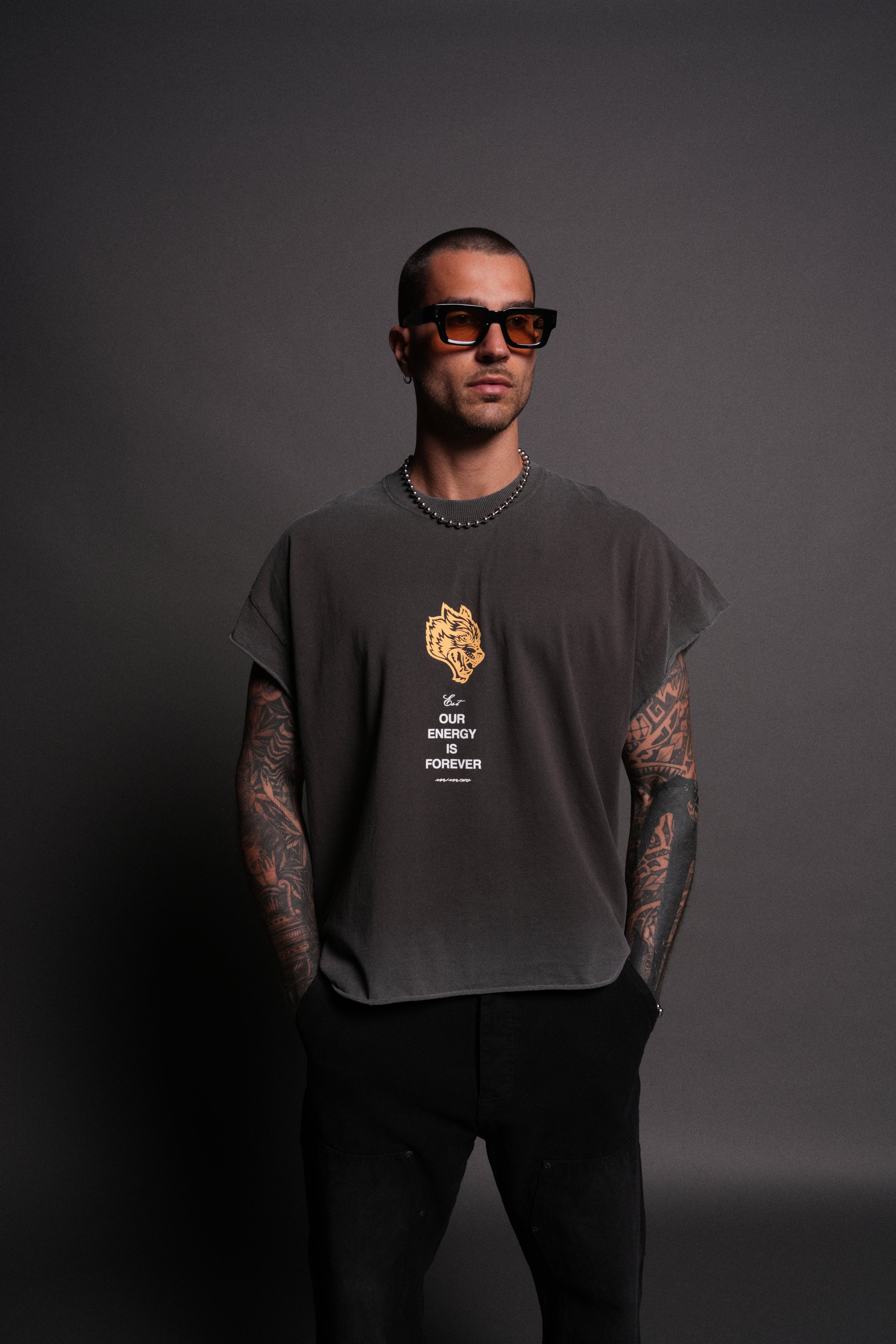 Hanma Legacy Grunge Cut-Off Tee in Wolf Gray