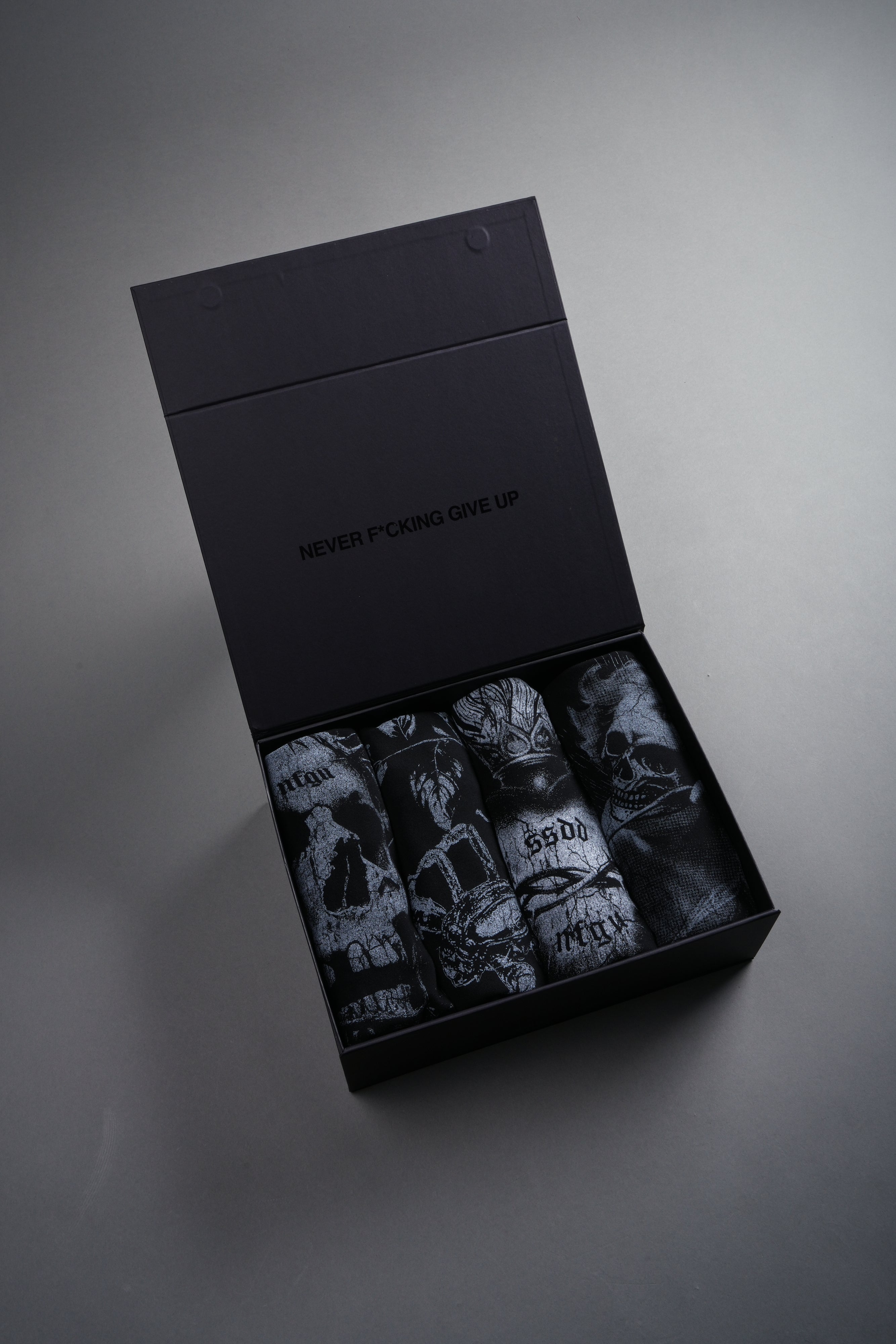 Corazón "Side-By-Side" Tee Box Set in Black