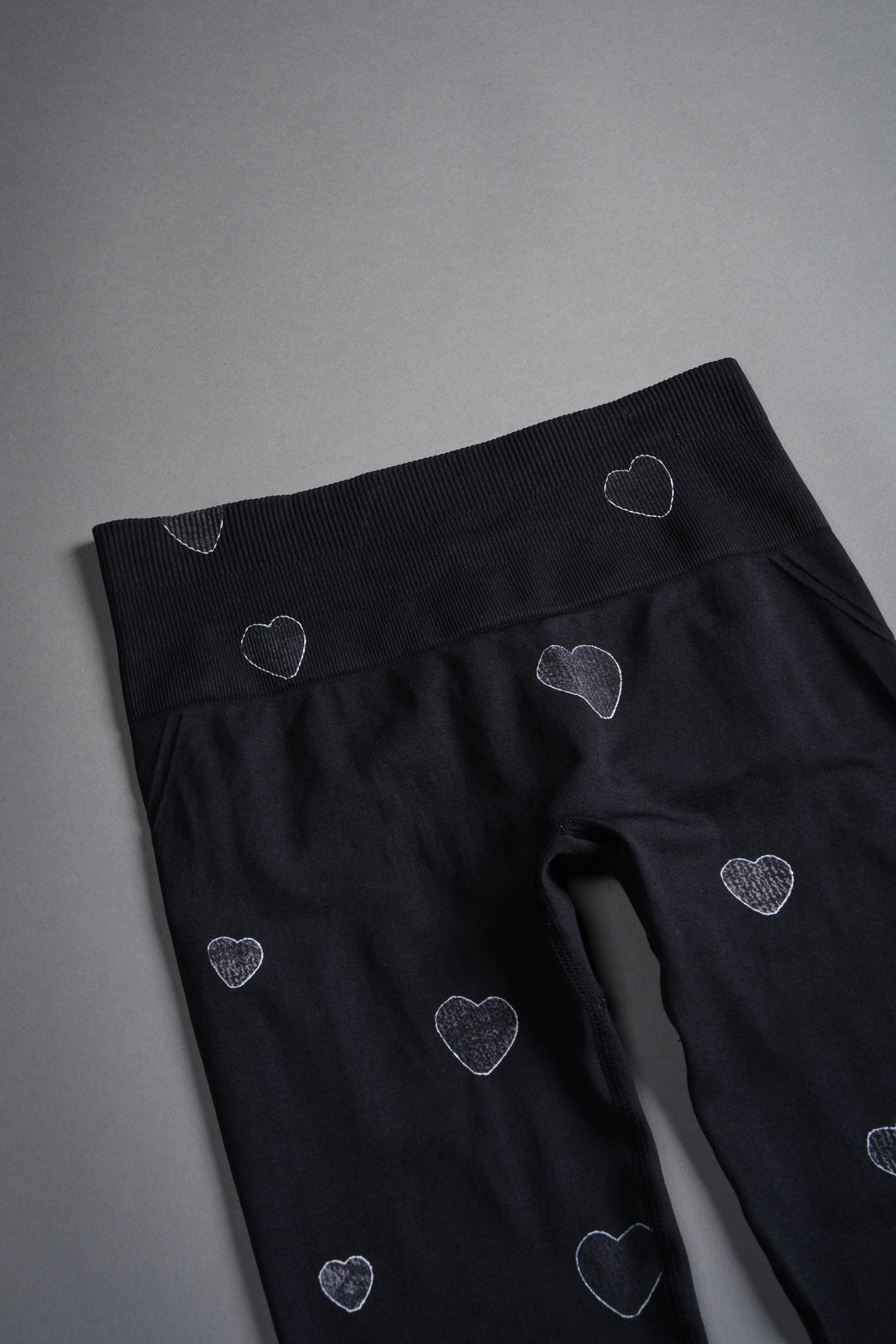 Her Energy "Everson" Huxley Scrunch Leggings in Heart Candy Black
