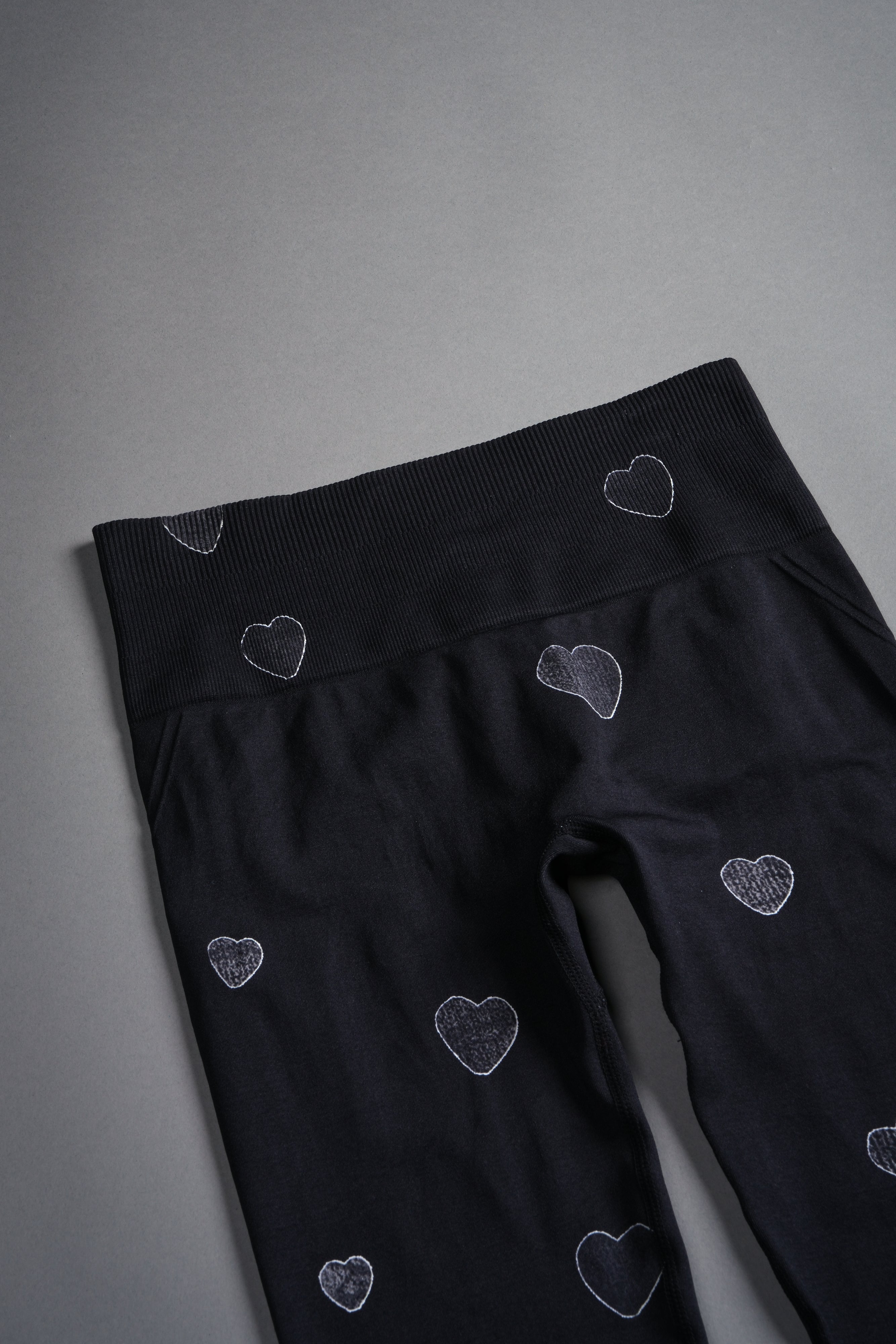 Her Energy "Everson" Huxley Scrunch Leggings in Heart Candy Black