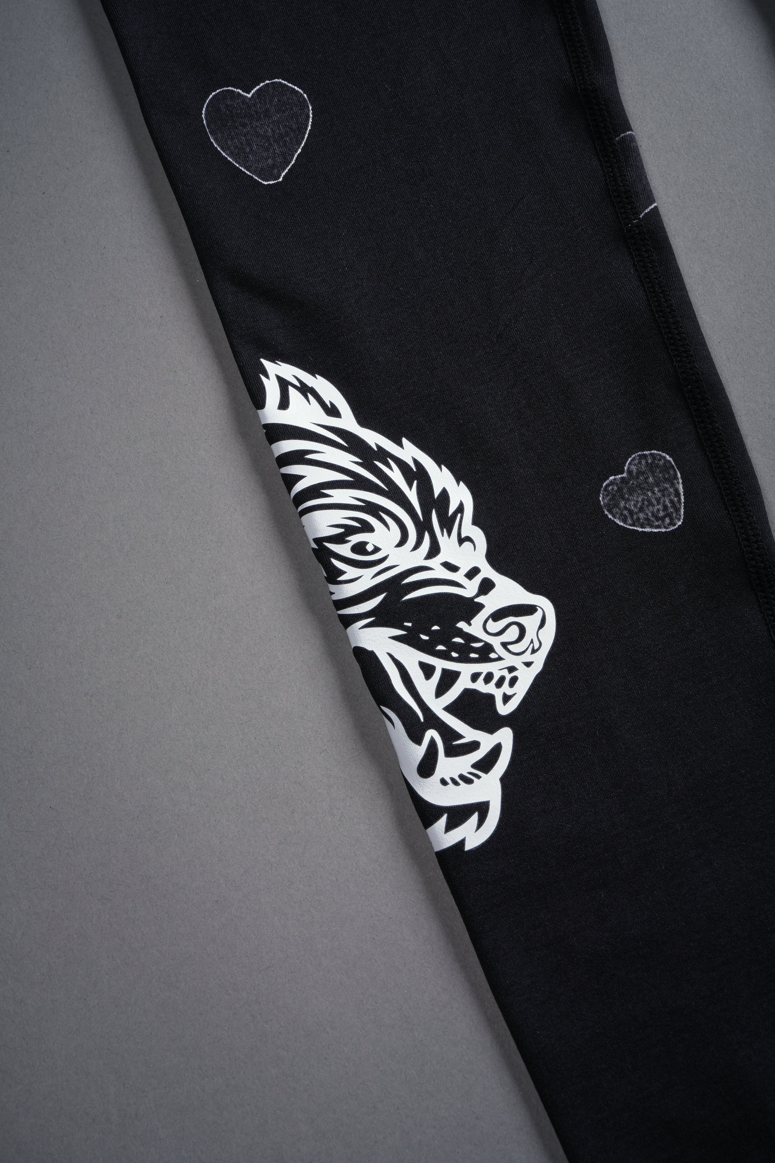Her Energy "Everson" Huxley Scrunch Leggings in Heart Candy Black