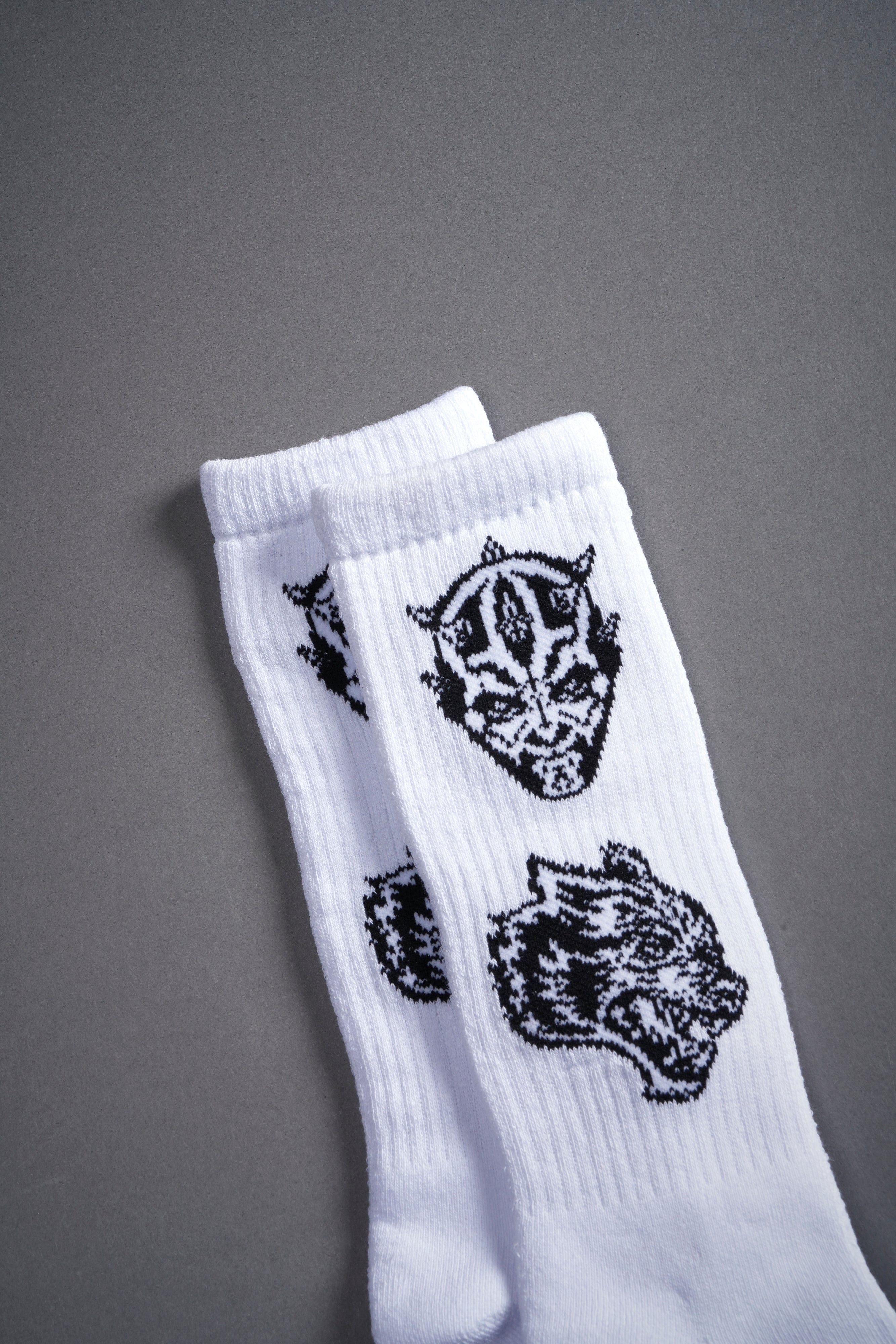 Big Wolf Maul Classic Socks in White