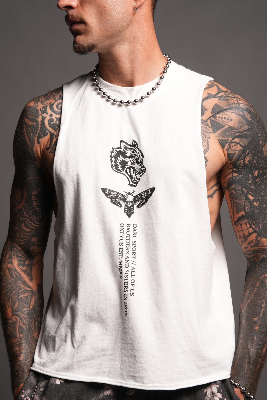 Big Wolf Head Grunge Raw Hem Box Cut Tommy Muscle Tee In Cream