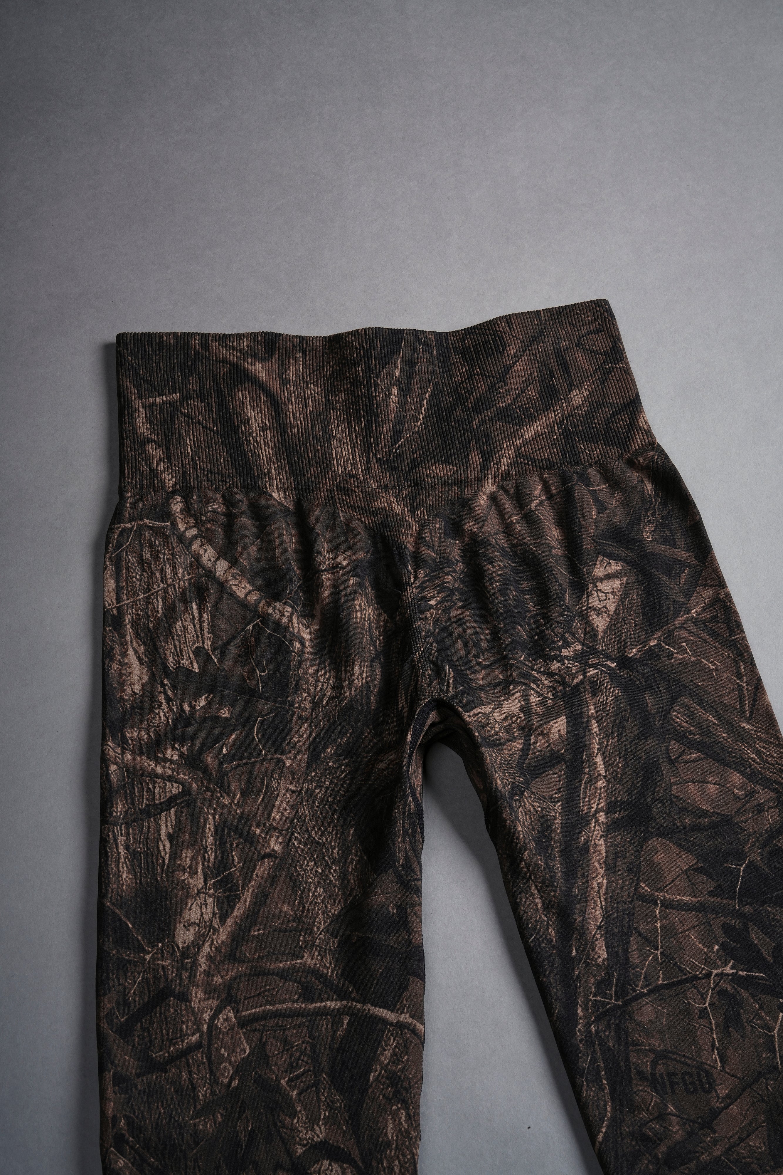 Hesh Forever "Everson Seamless" Scrunch Leggings in Brown Driftwood Forest Camo