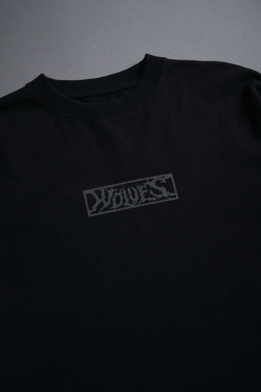 Wolves Valor Grunge Mid Length Raw Hem Ls Tee in Black
