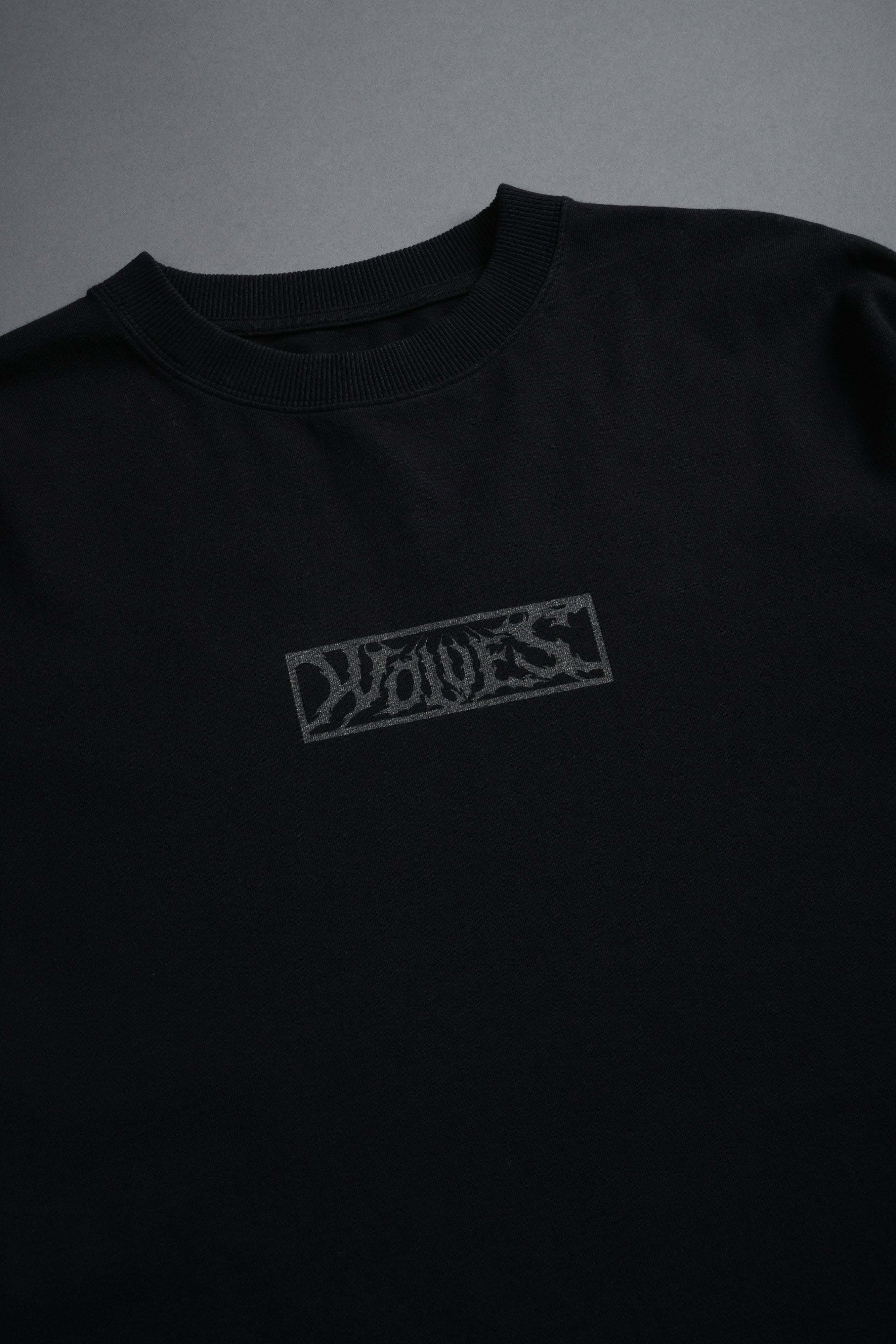 Wolves Valor Grunge Mid Length Raw Hem Ls Tee in Black