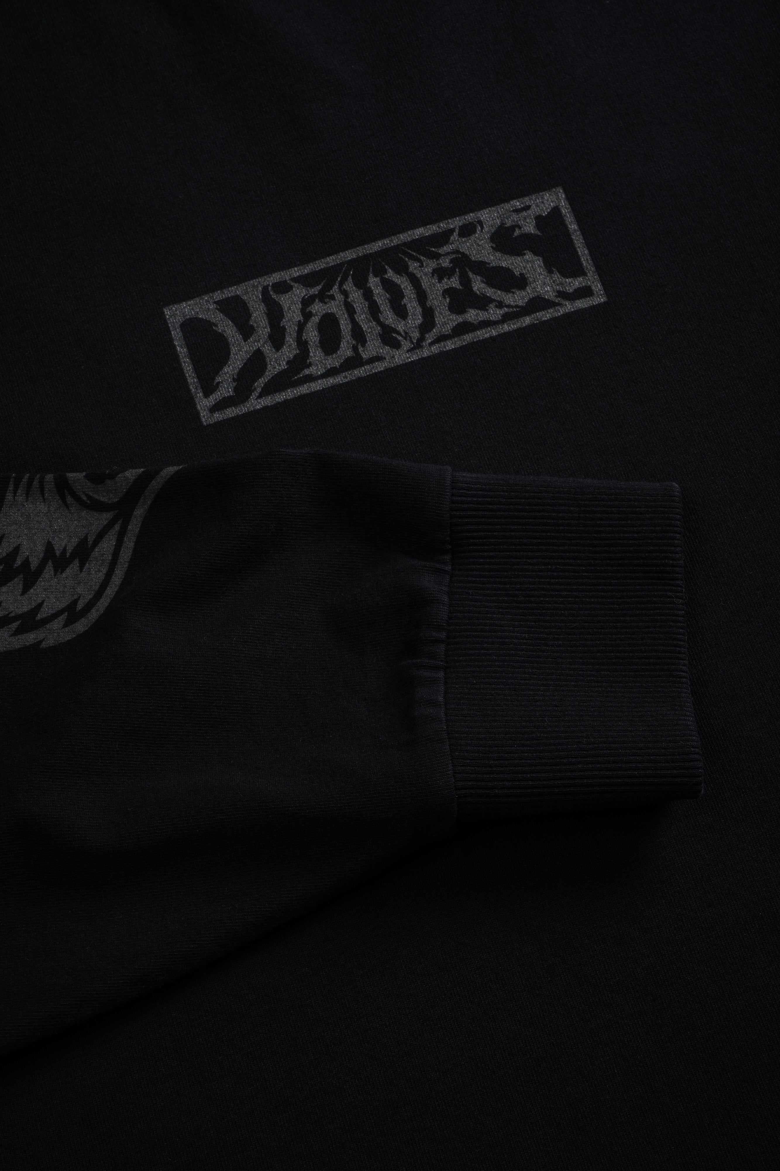 Wolves Valor Grunge Mid Length Raw Hem Ls Tee in Black