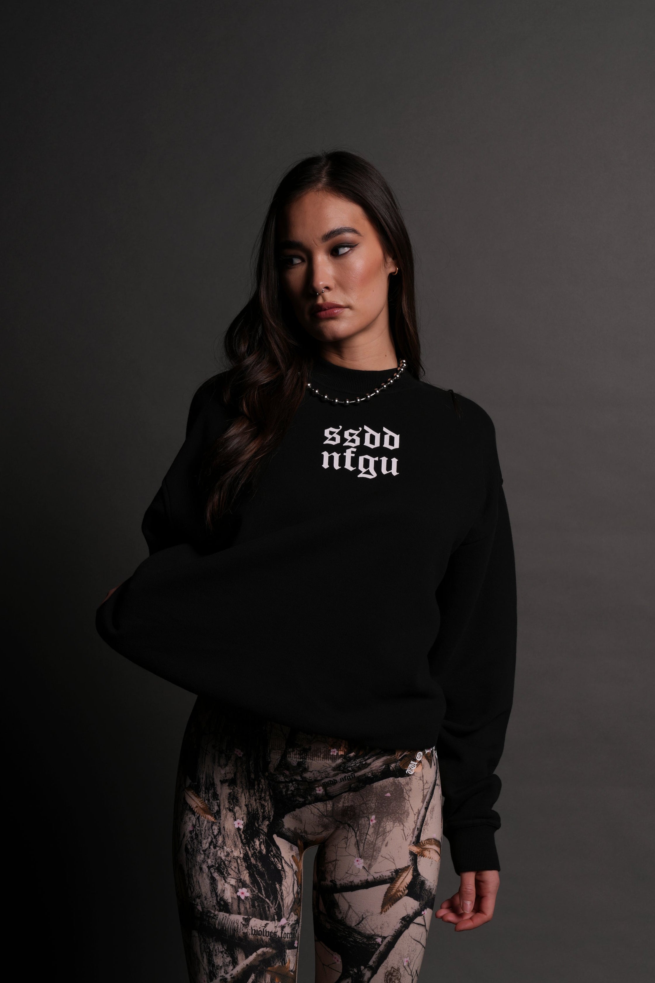 Big SSDD NFGU She London Crewneck in Black – DarcSport