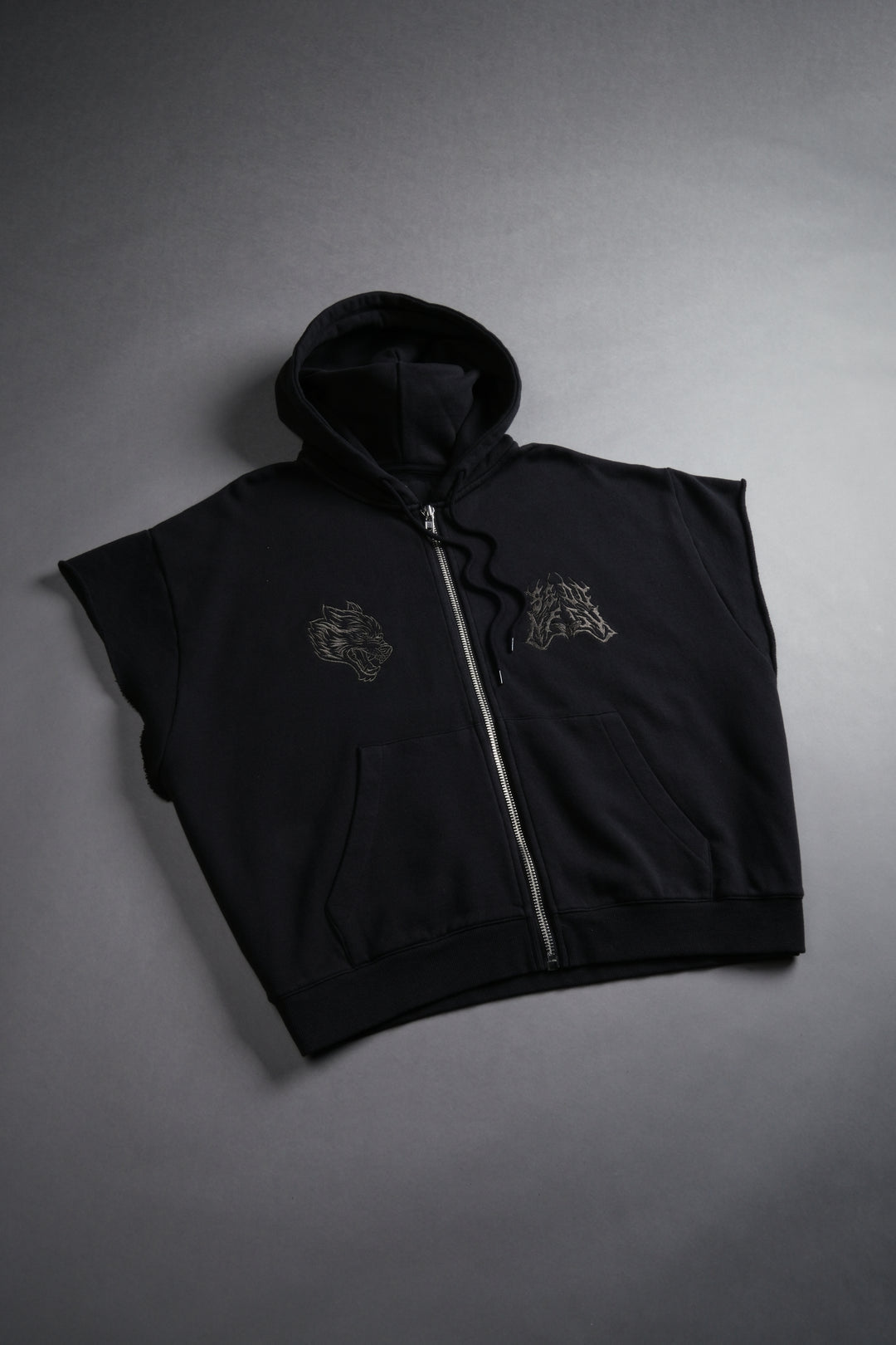 SSDDNFGU Moth Creed Cap Zip Hoodie in Black