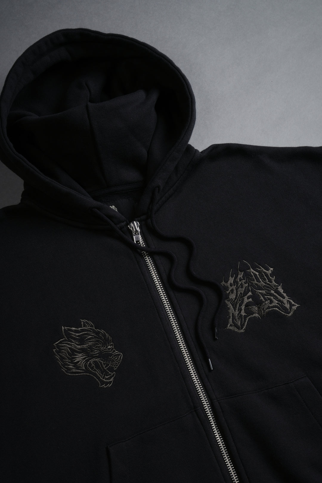 SSDDNFGU Moth Creed Cap Zip Hoodie in Black