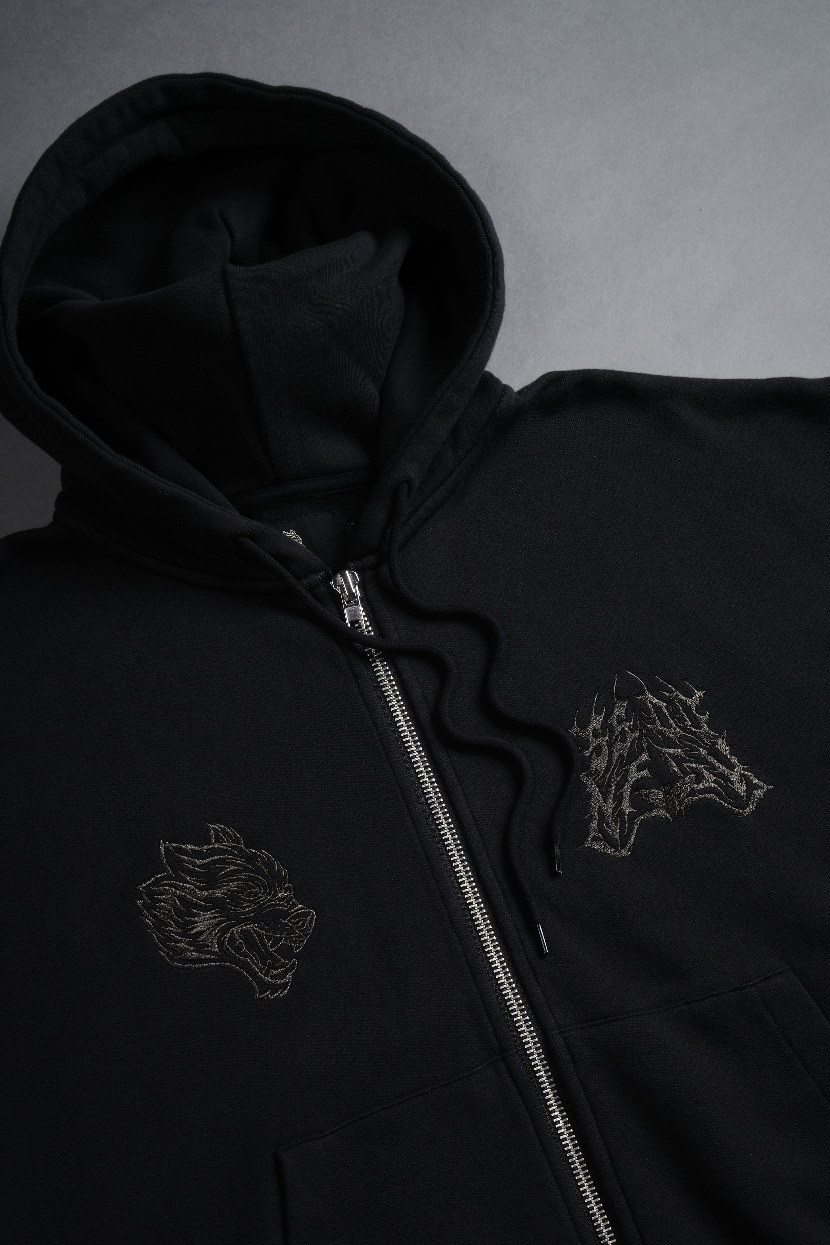 SSDDNFGU Moth Creed Cap Zip Hoodie in Black