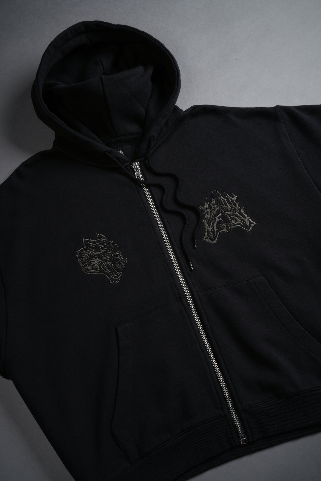 SSDDNFGU Moth Creed Cap Zip Hoodie in Black