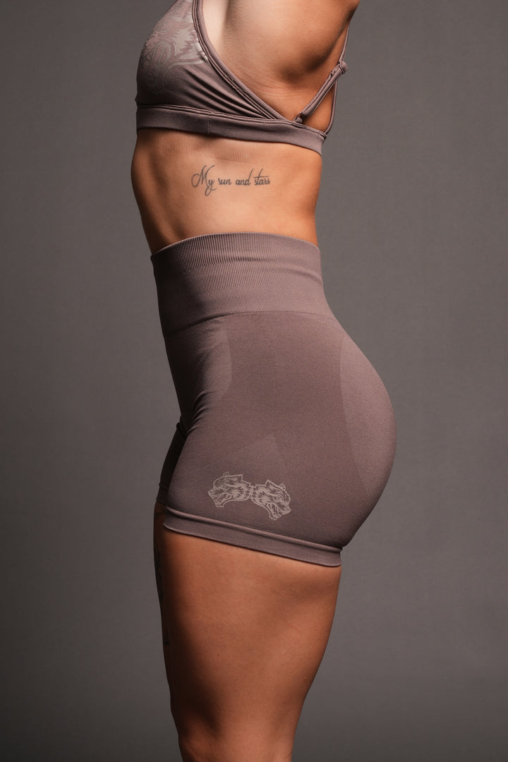 Dual She Wolf Seamless Everson Training Shorts In Mojave Brown
