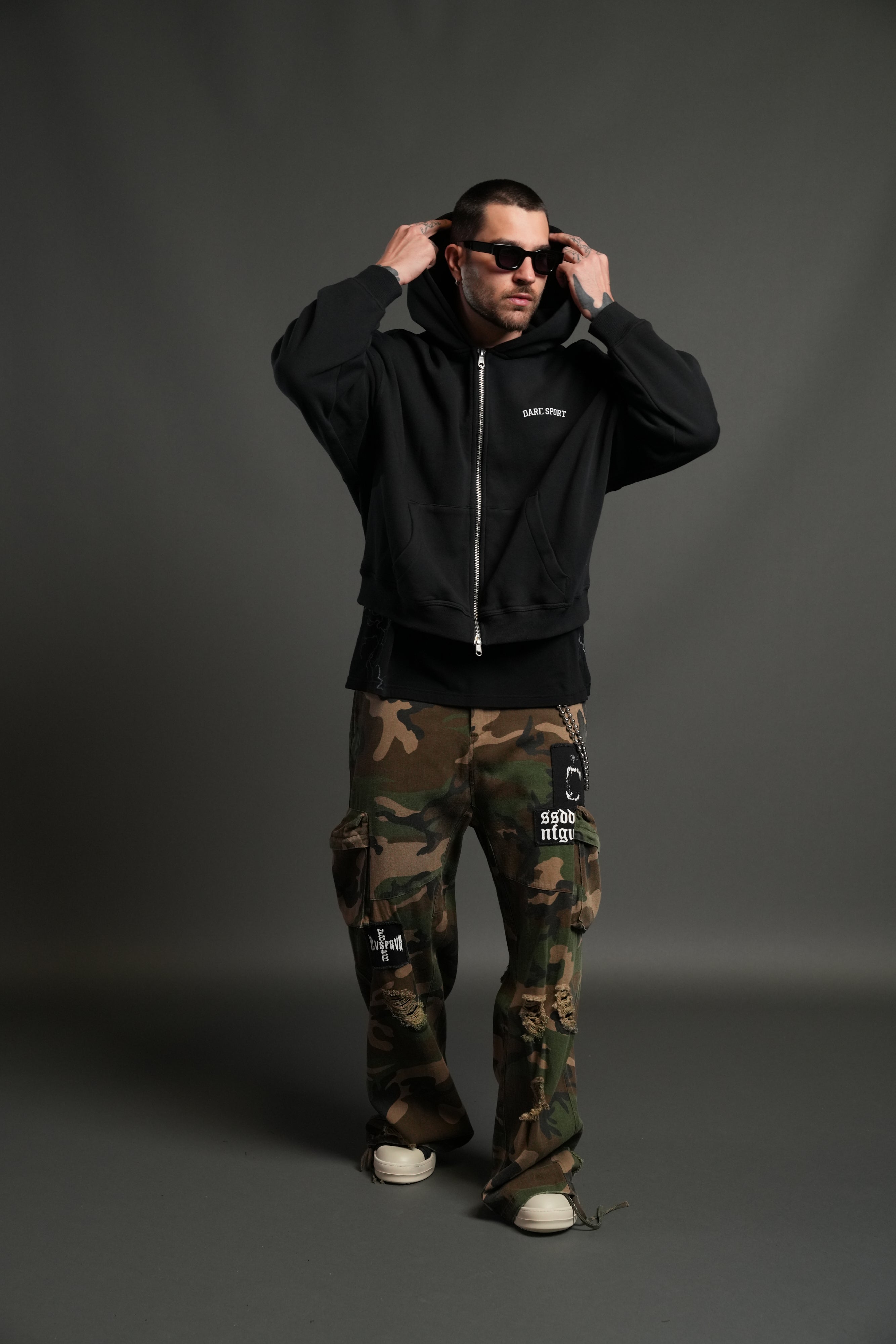 Inner Wolf Vex Double Zip Hoodie in Black