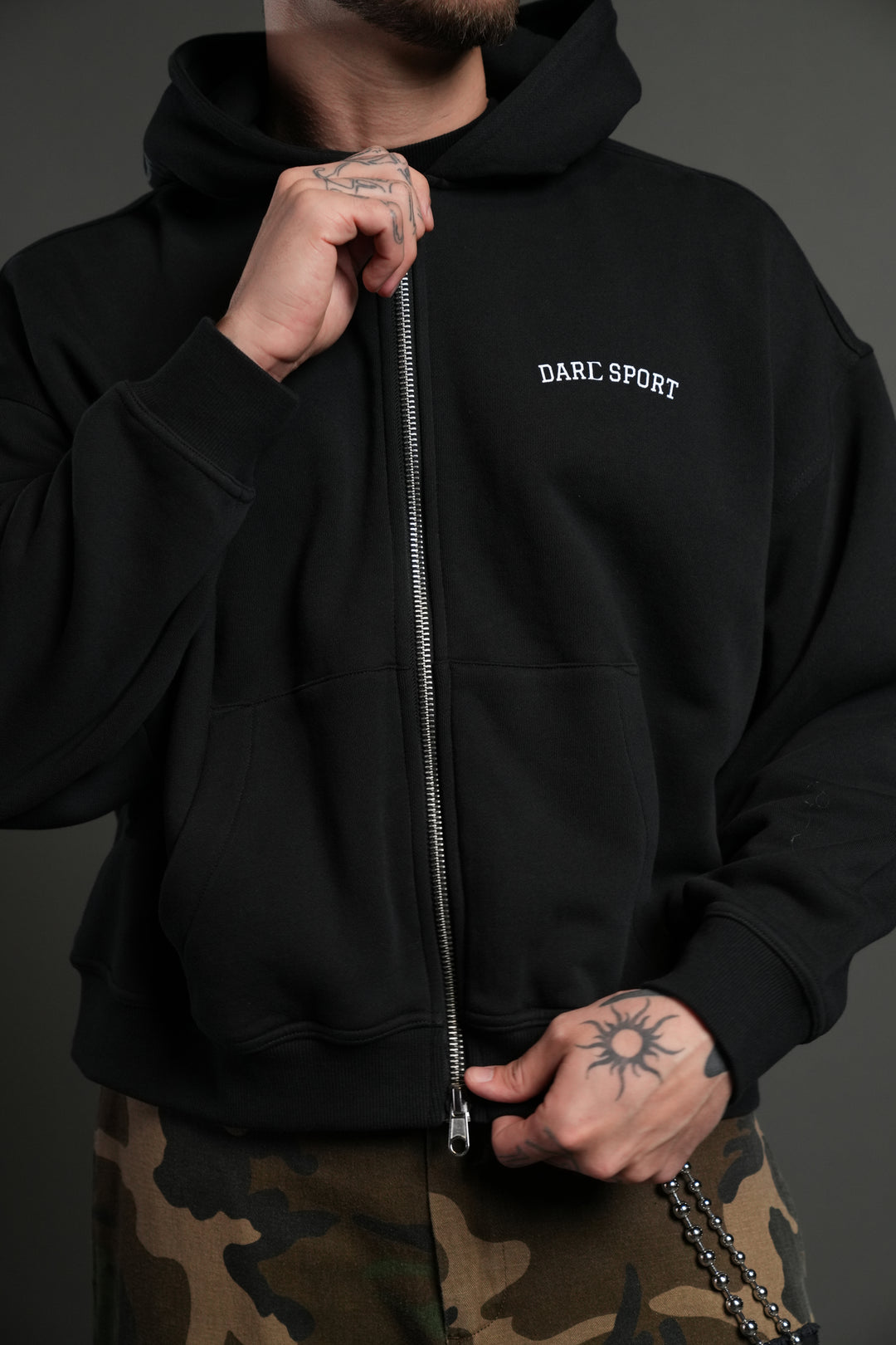 Inner Wolf Vex Double Zip Hoodie in Black