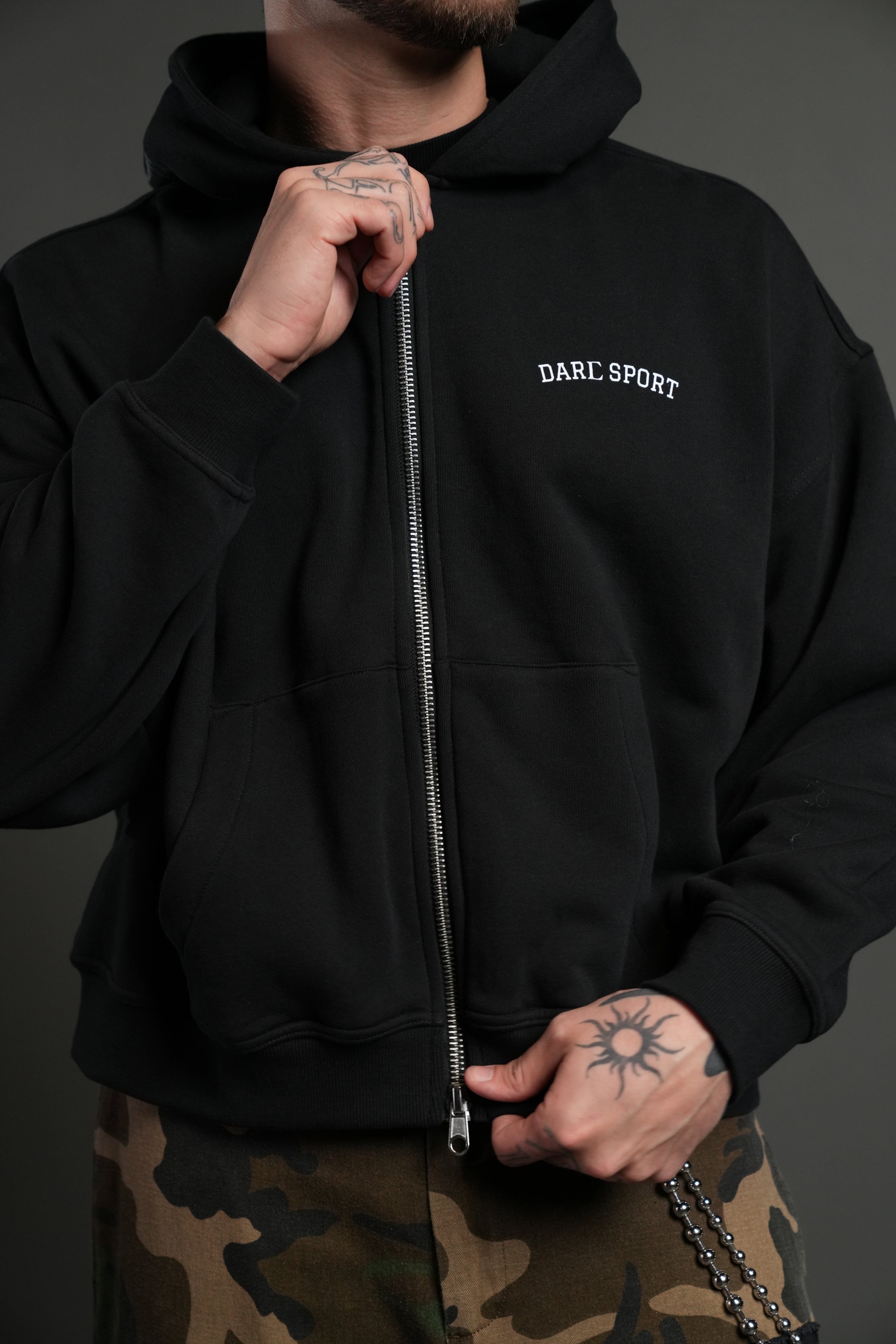 Inner Wolf Vex Double Zip Hoodie in Black