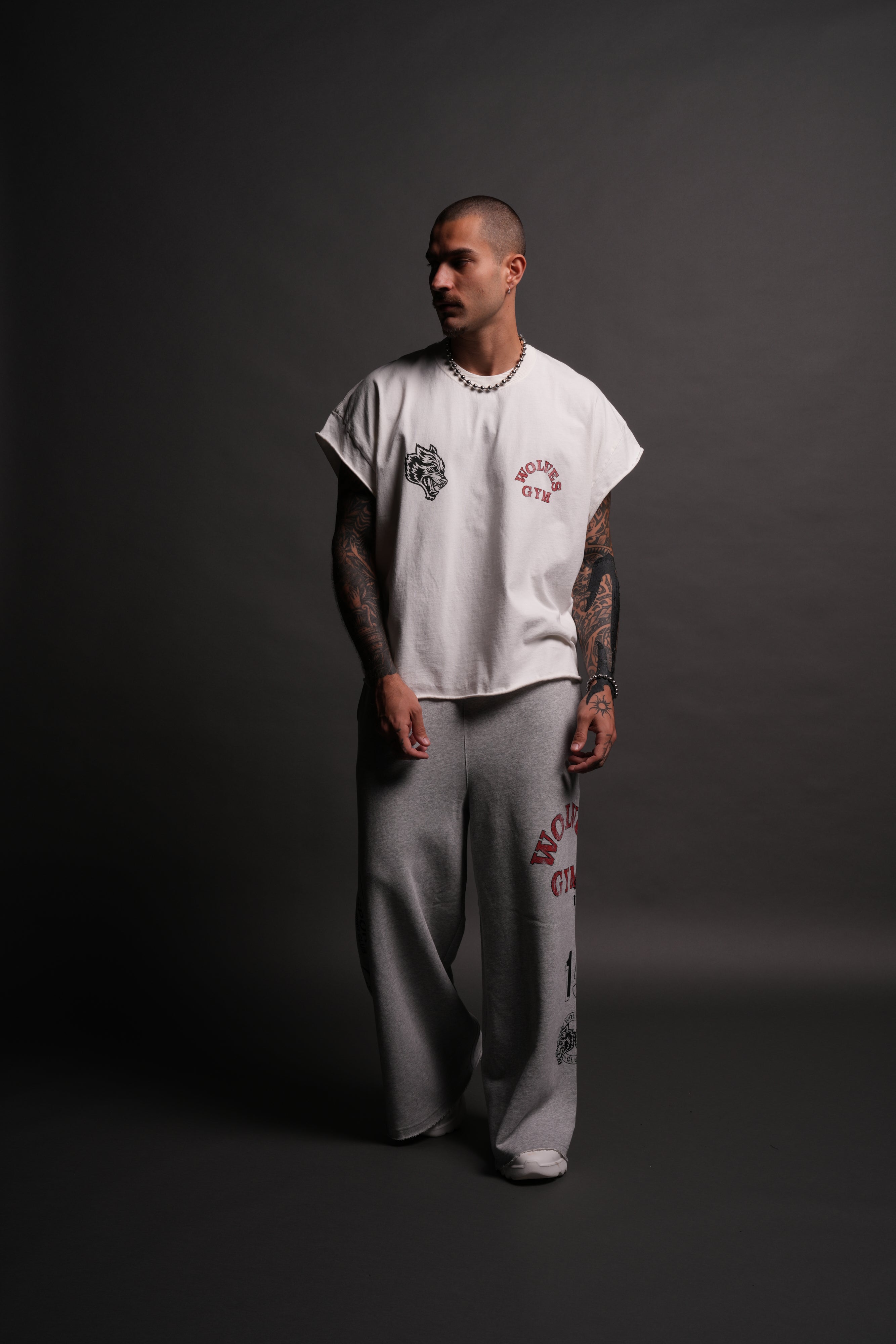 Wolves Gym V2 Grunge Cut-Off Tee in Cream