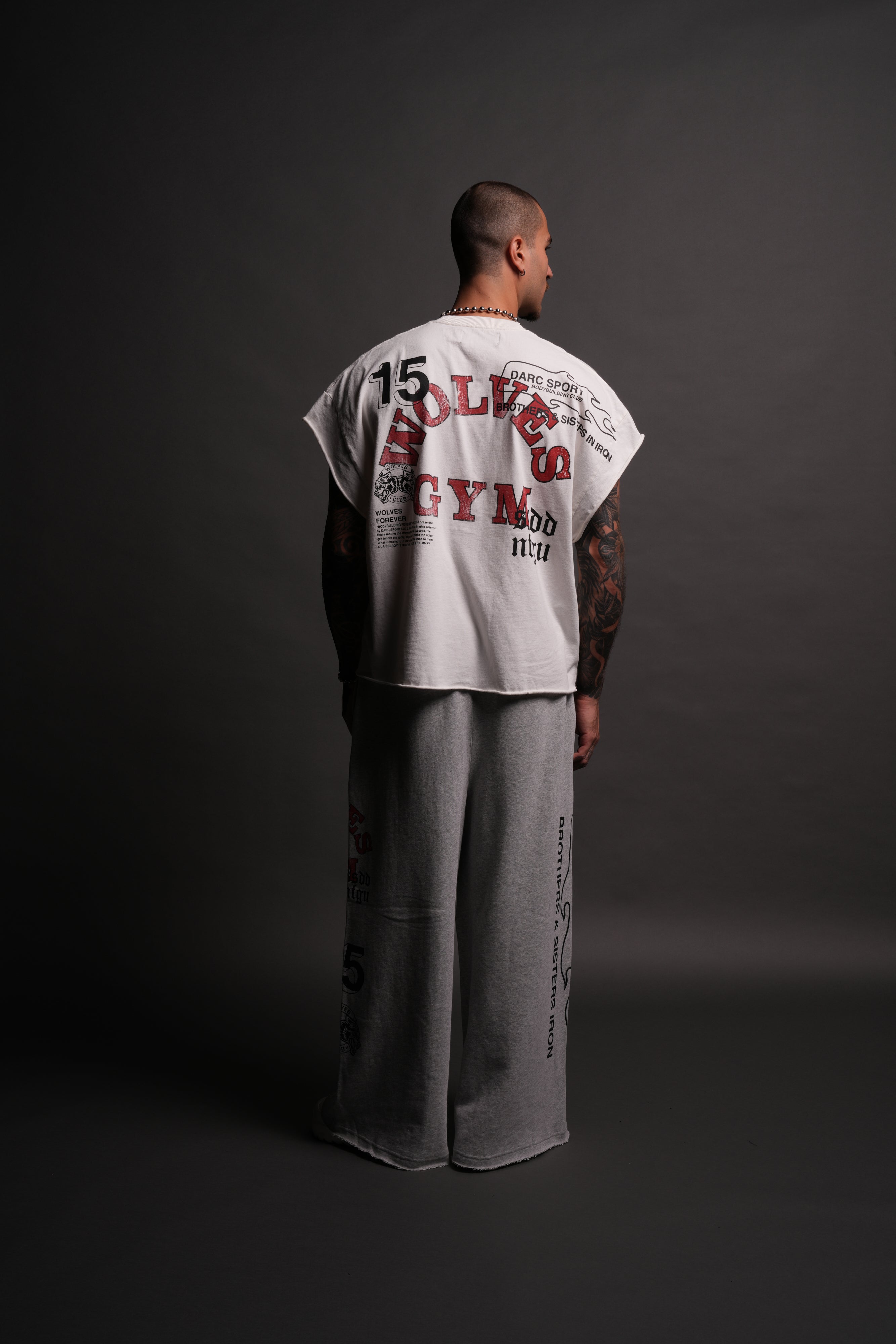 Wolves Gym V2 Grunge Cut-Off Tee in Cream