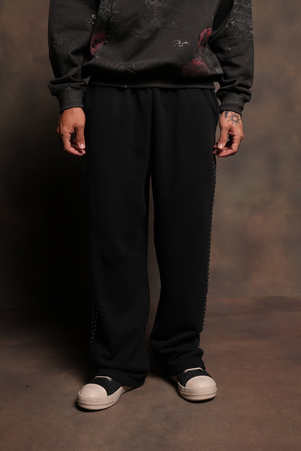 Stud Muerto Baggier Bigelow Sweat Pants In Black