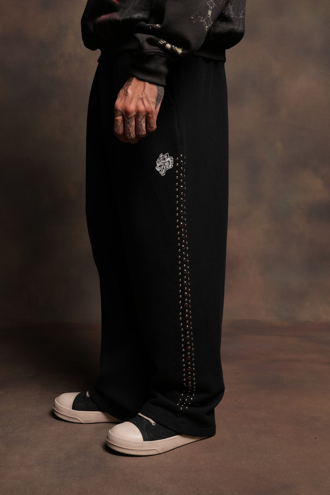 Stud Muerto Baggier Bigelow Sweat Pants In Black