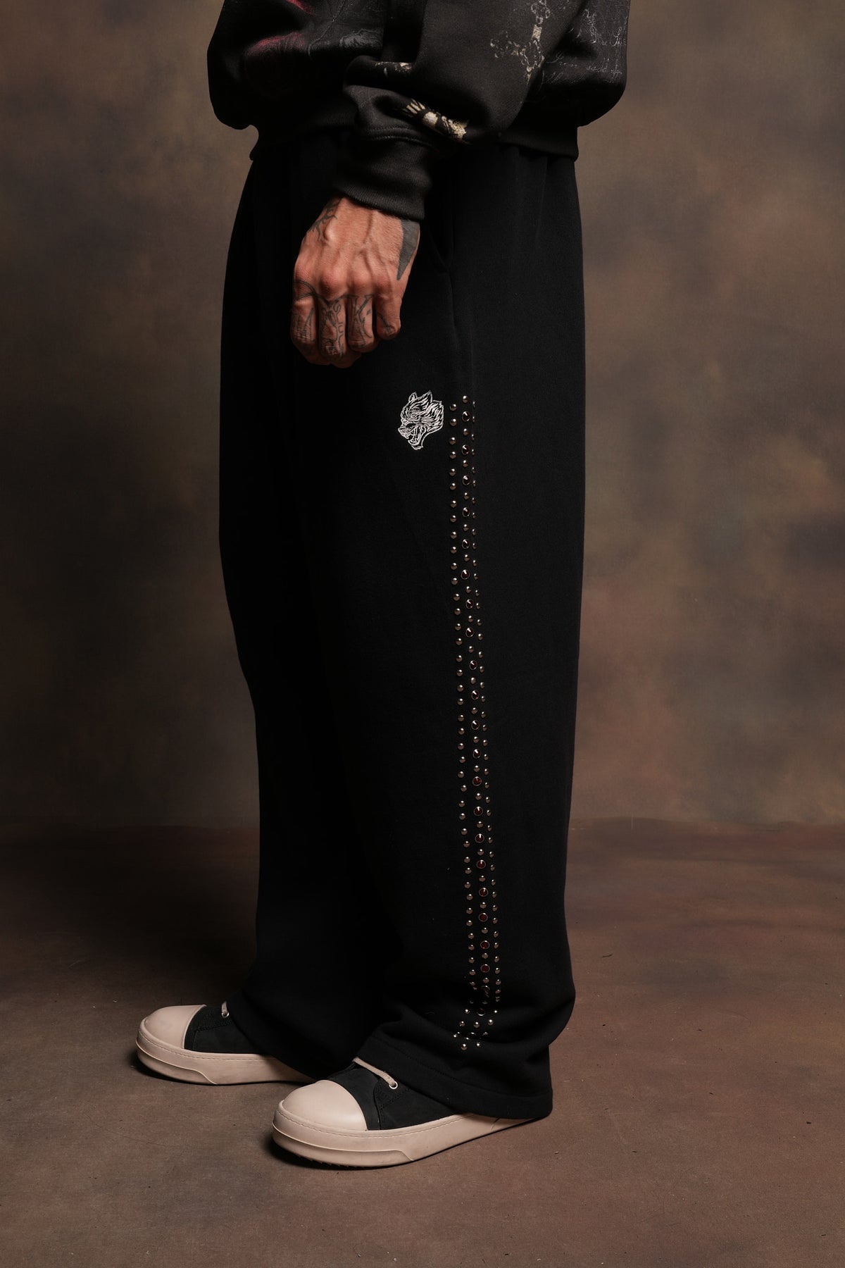 Stud Muerto Baggier Bigelow Sweat Pants In Black