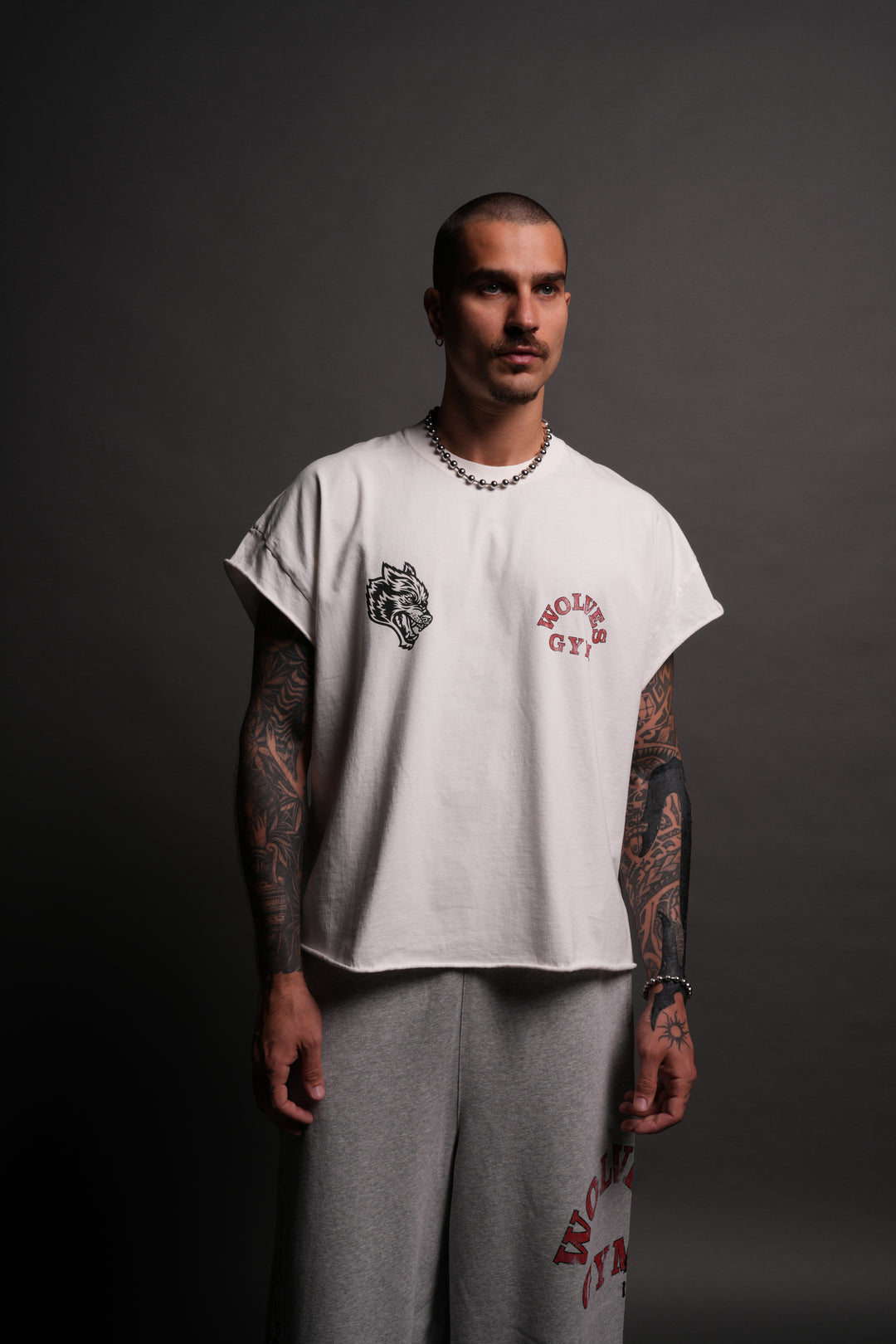 Wolves Gym V2 Grunge Cut-Off Tee in Cream