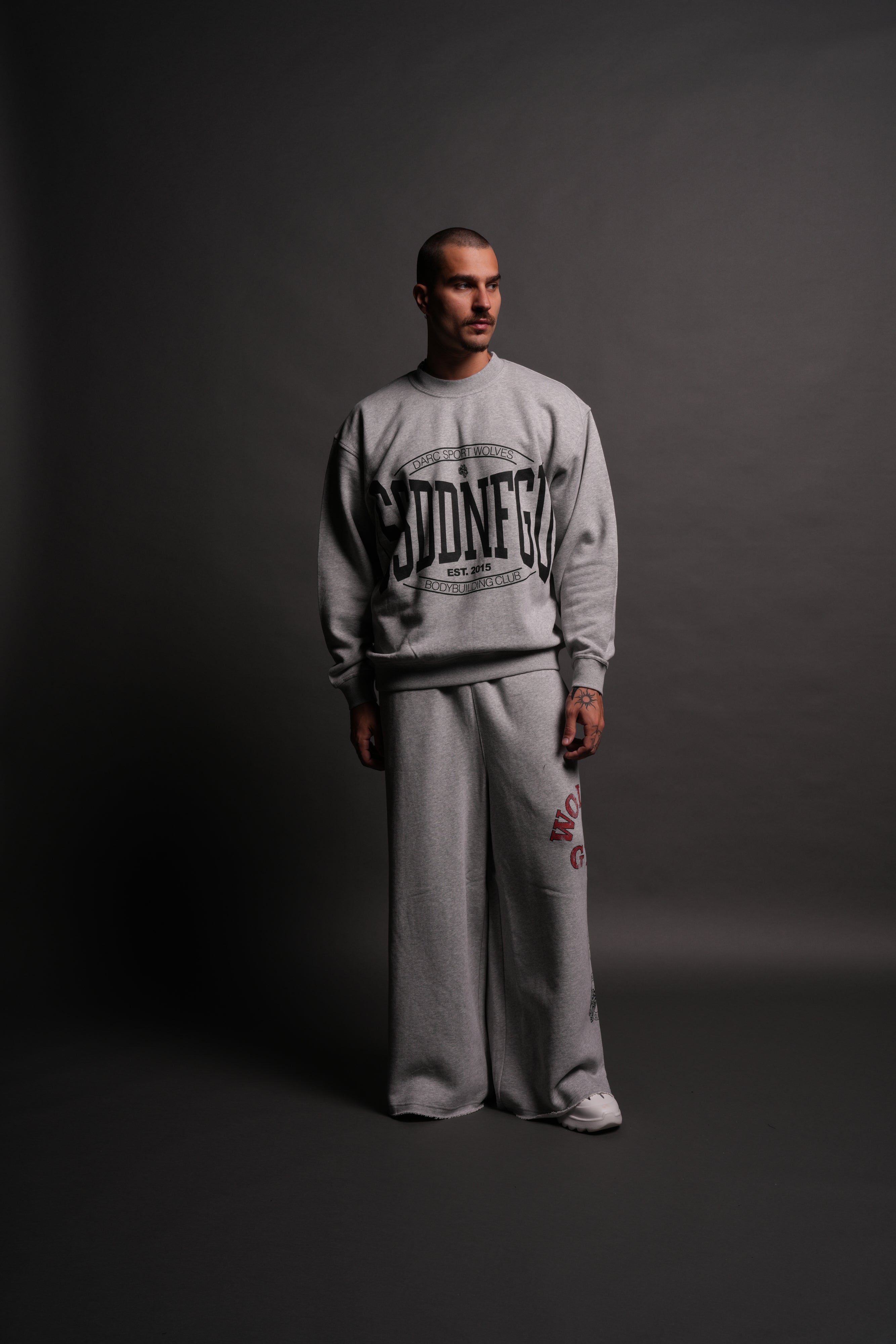 SSDDNFGU FRVR Oversized London Crewneck in Light Athletic Gray