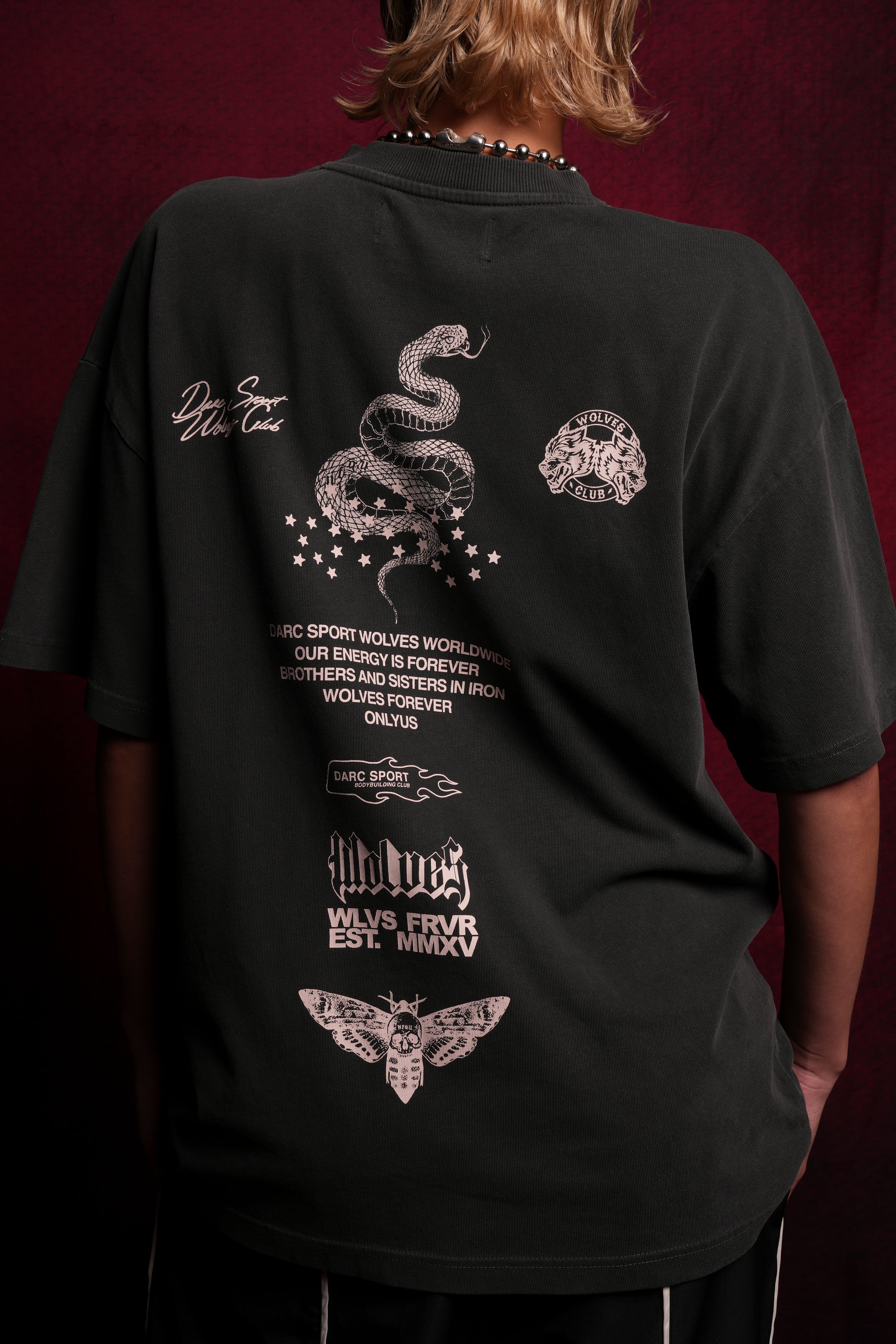 Never Back Down "Pump Cover" Tee in Wolf Gray