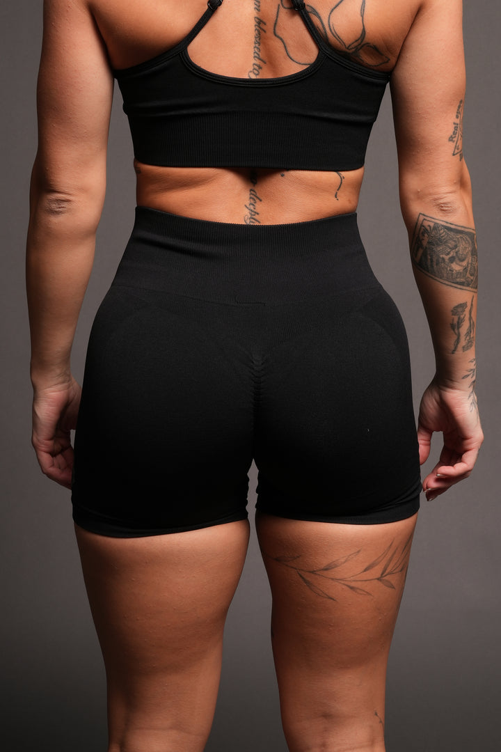 Dual She Wolf Seamless Everson Training Shorts In Black