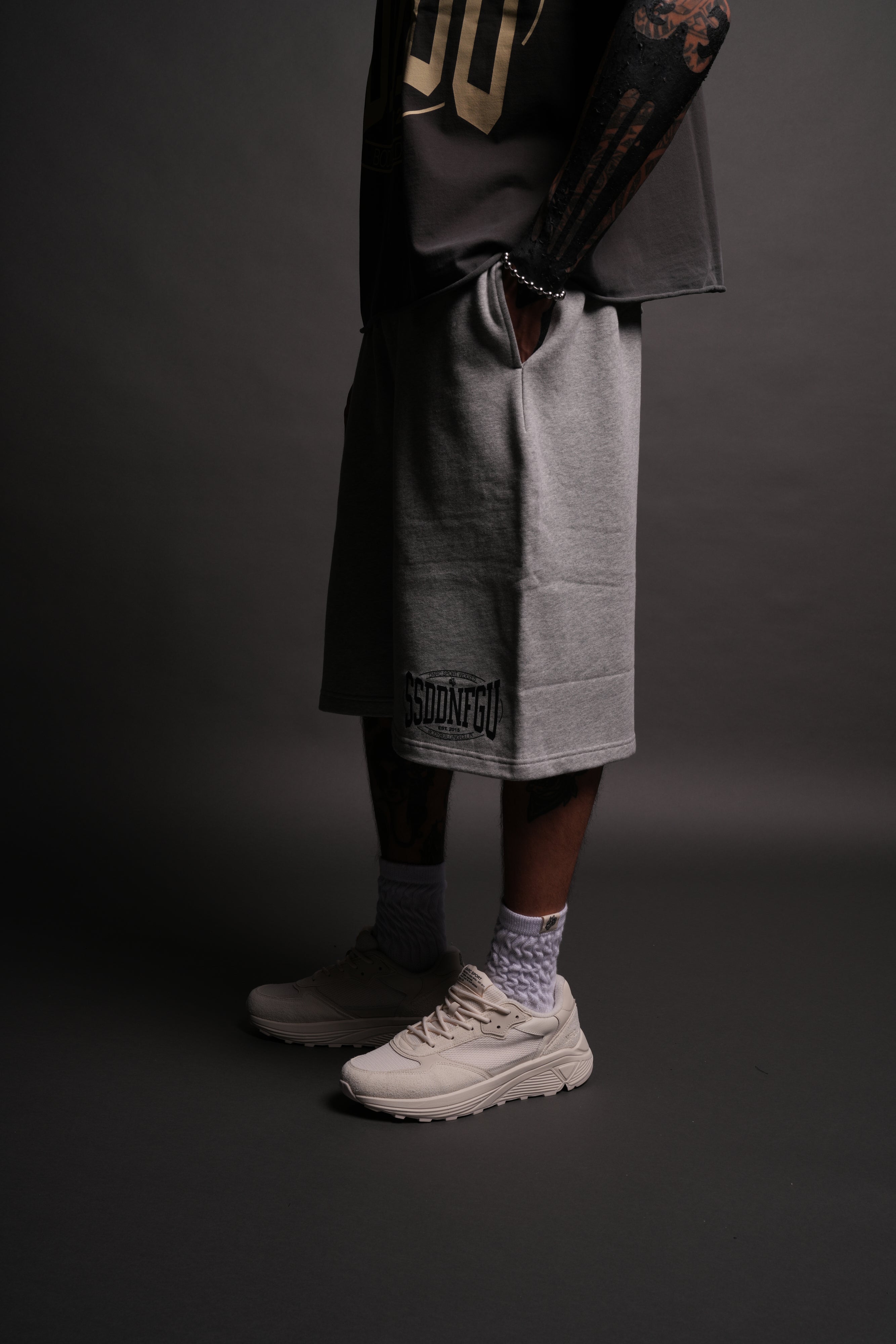 SSDDNFGU FRVR Oversized Osiris Sweat Shorts in Light Athletic Gray