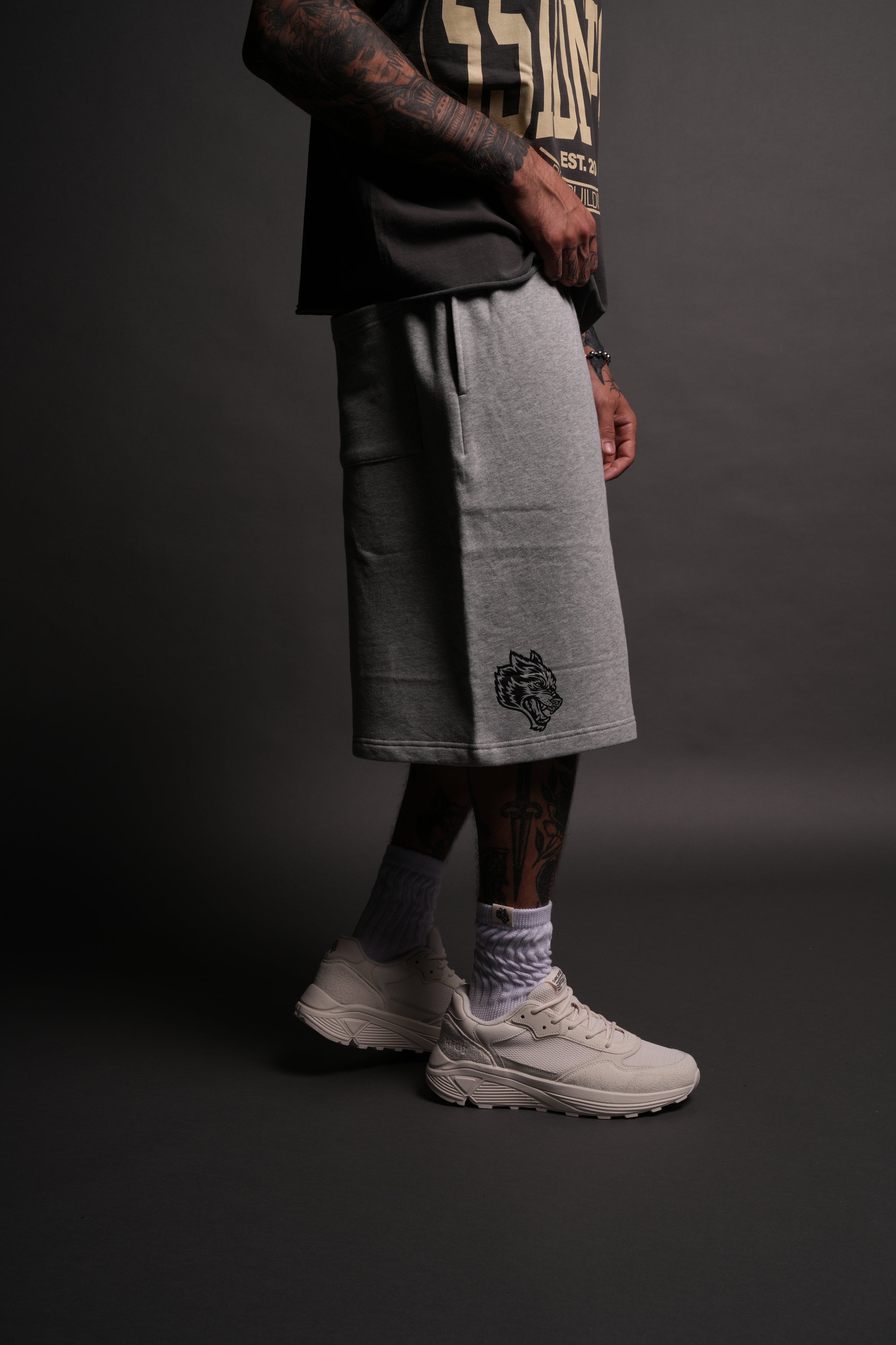SSDDNFGU FRVR Oversized Osiris Sweat Shorts in Light Athletic Gray