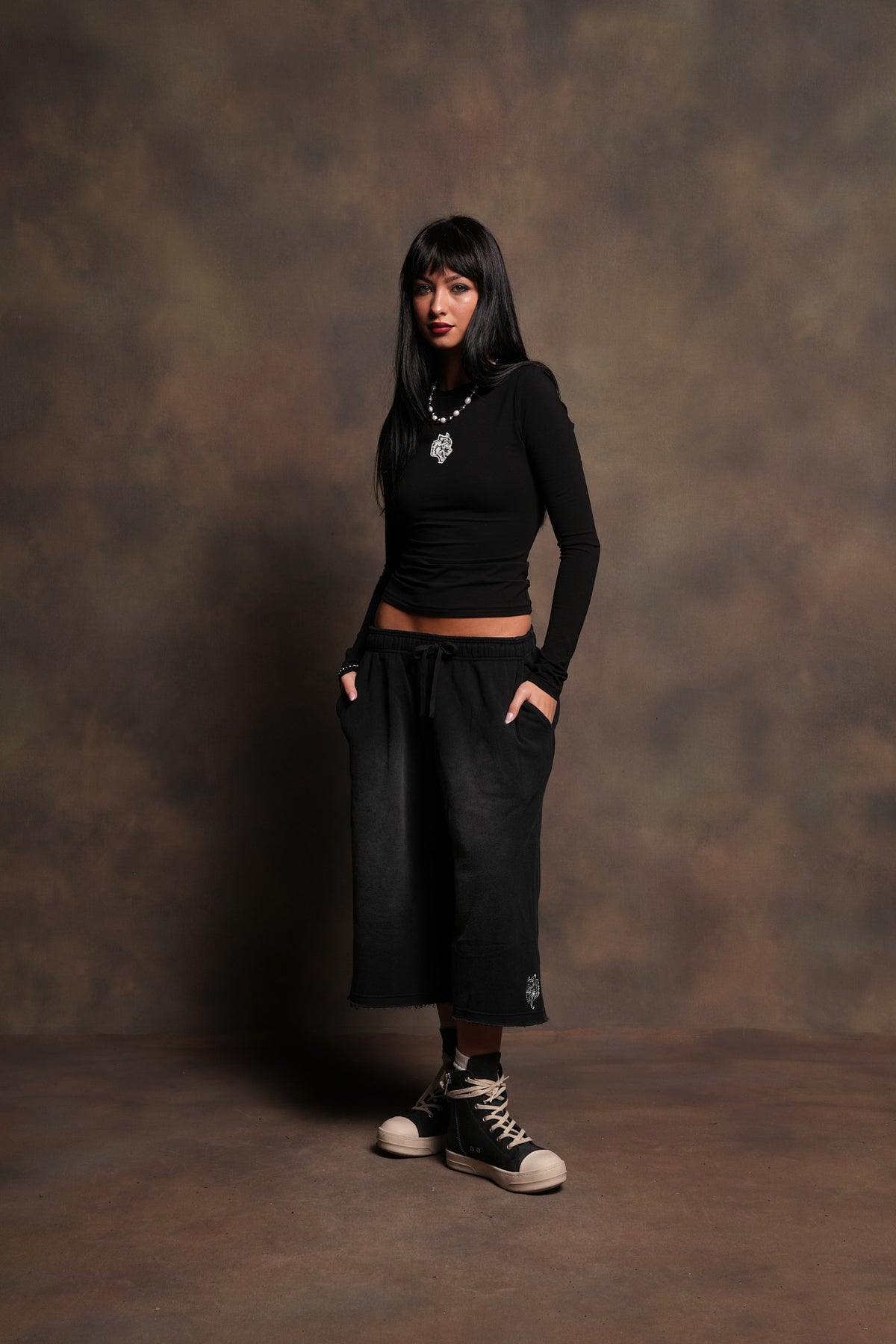 Wolf Head Eden Ls Tee In Black