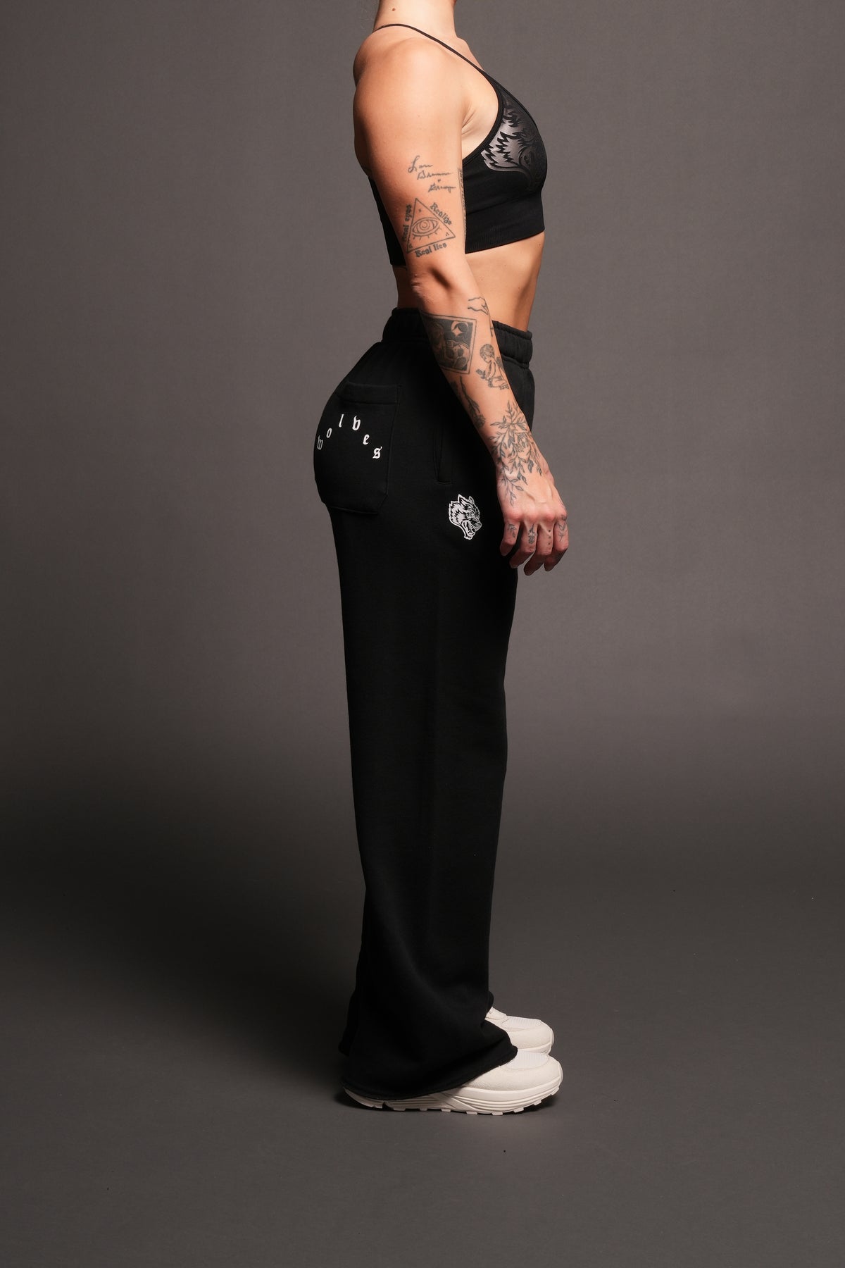 Dual Pyramid Big Cozy Sweats In Black