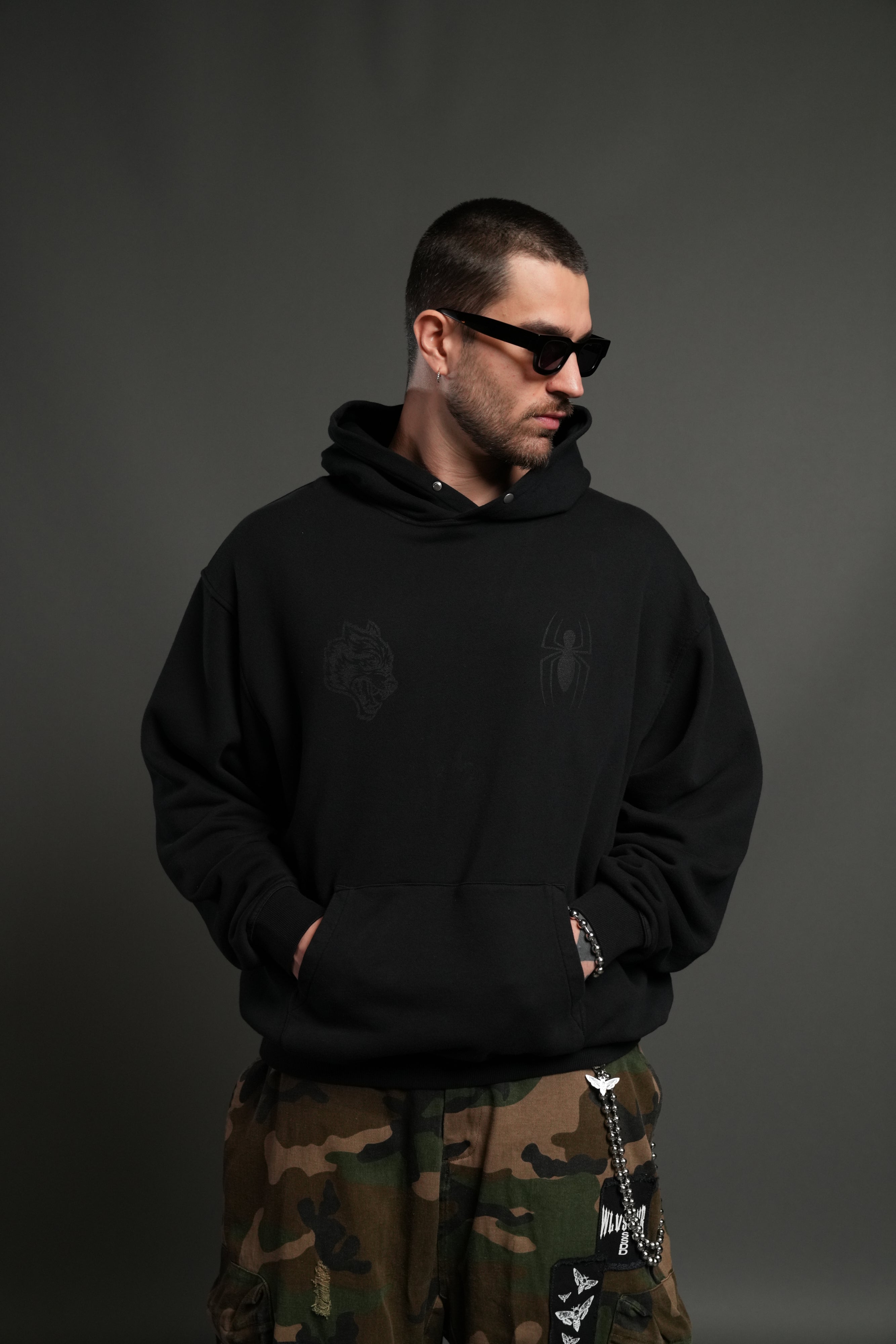 トップス TTTMSW 25ss Pierce hoodie BLACK 値下げ】TTT MSW 25SS Pierce hoodie プルオーバーパーカー TTT-25SS