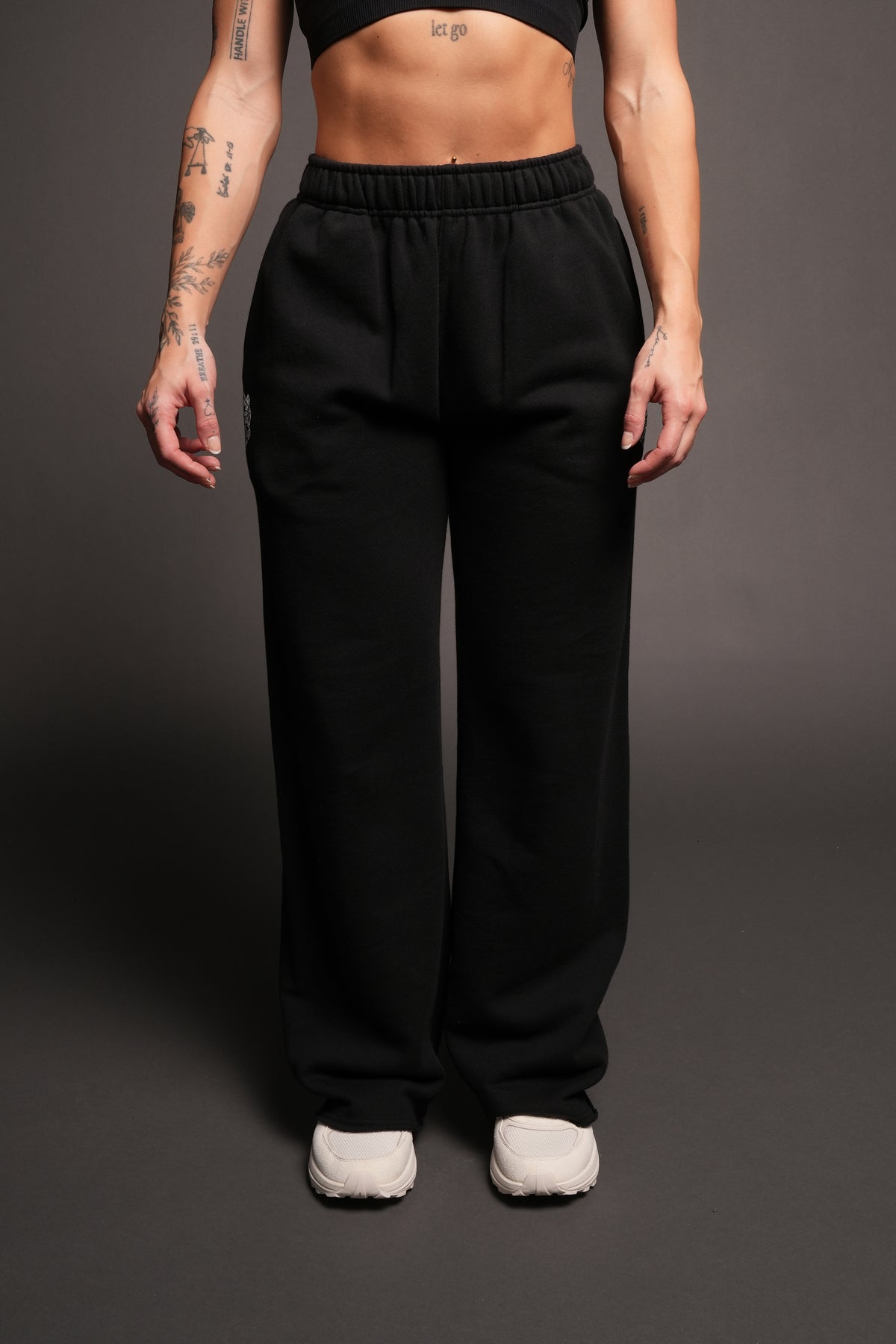Dual Yara Pleated Sweat Pants In Black