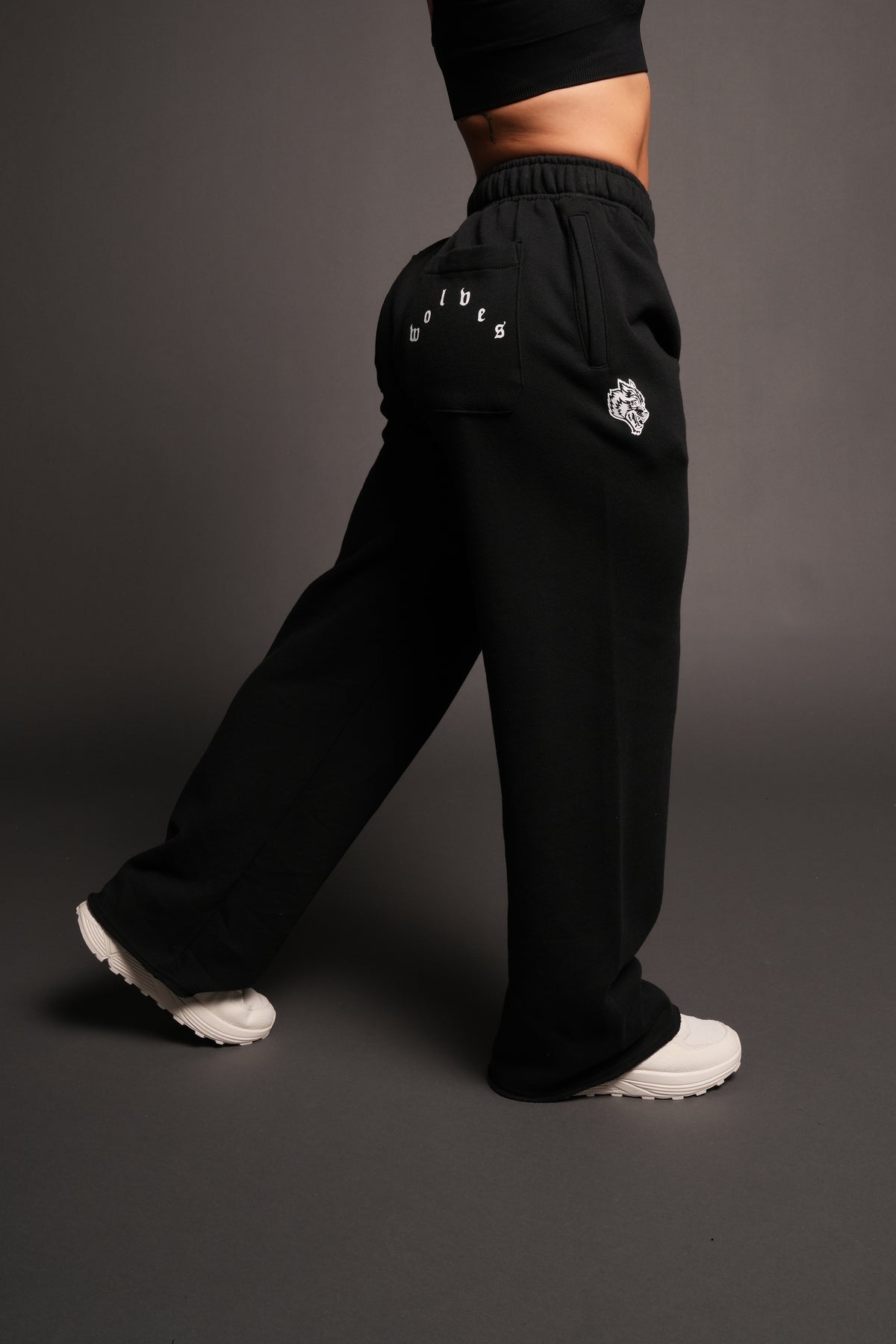 Dual Yara Pleated Sweat Pants In Black