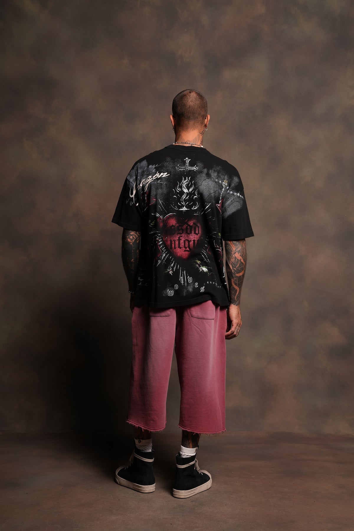 Dual Wolf Capri Sweat Pants In Cherry Red Super Sun Fade