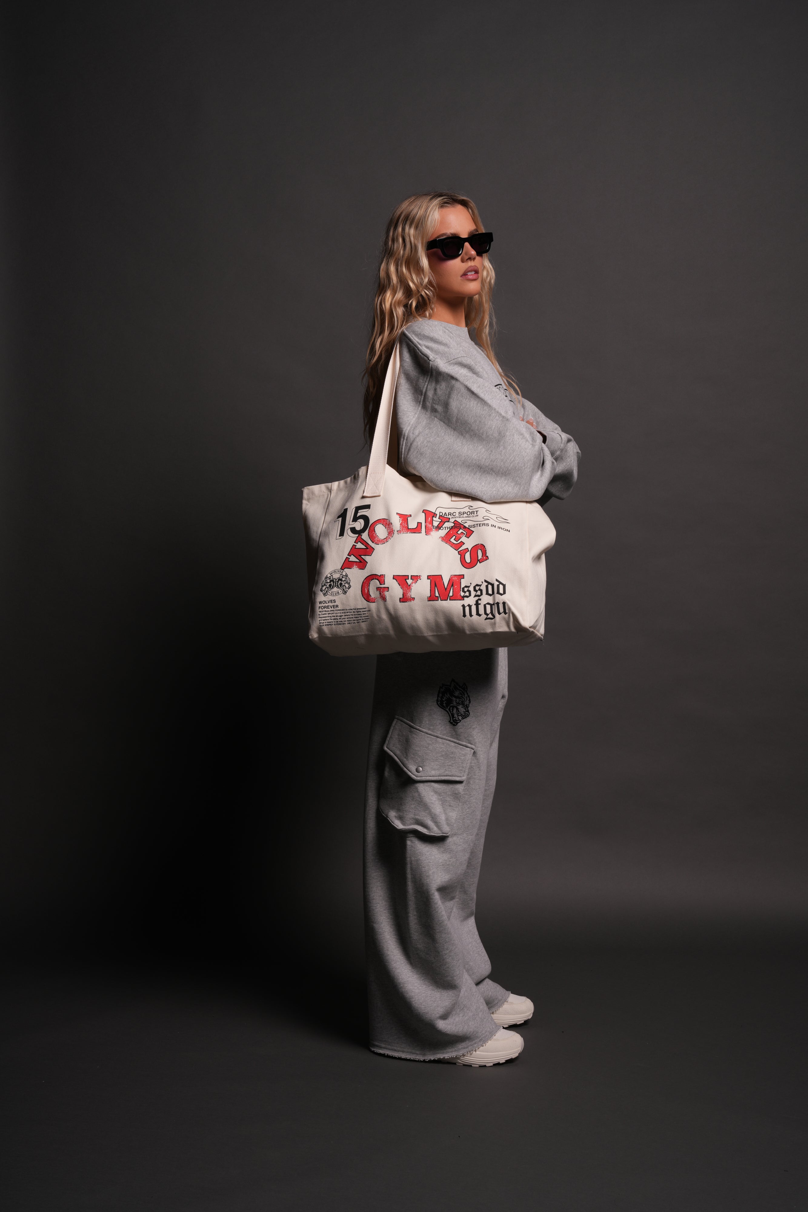 Wolves Gym V2 Canvas Tote in Cream