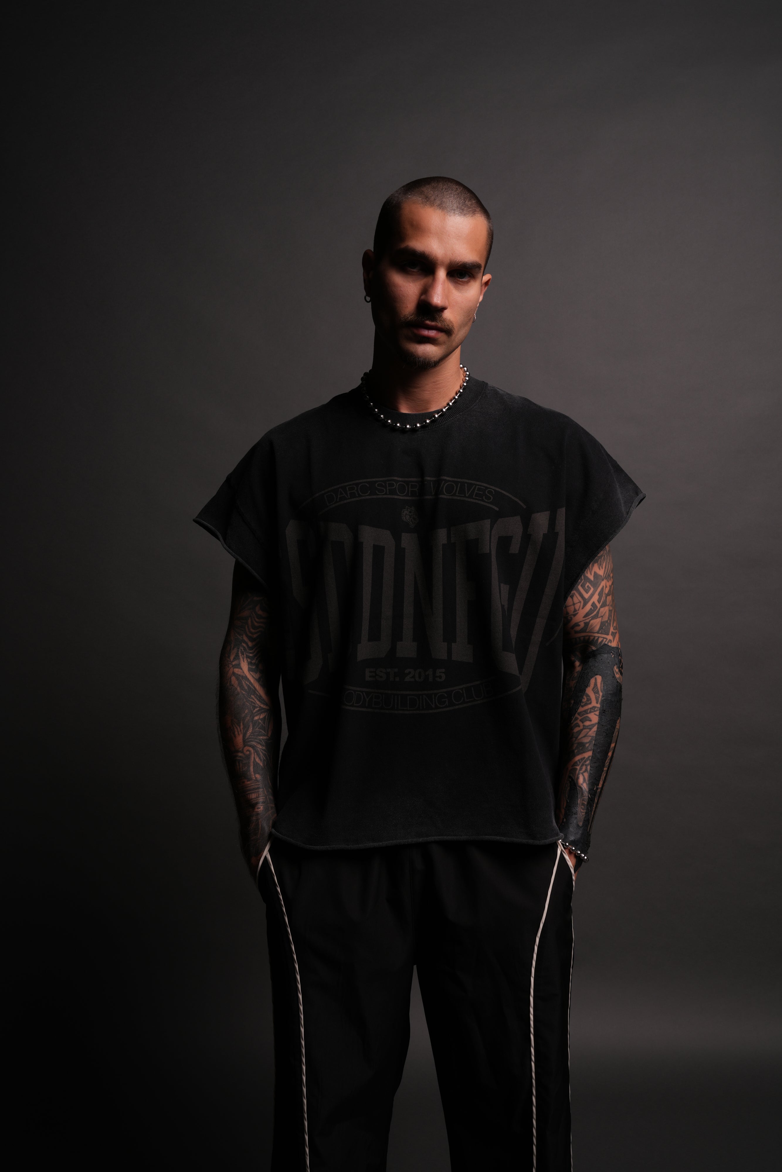 SSDDNFGU FRVR Grunge Cut-Off Tee in Black