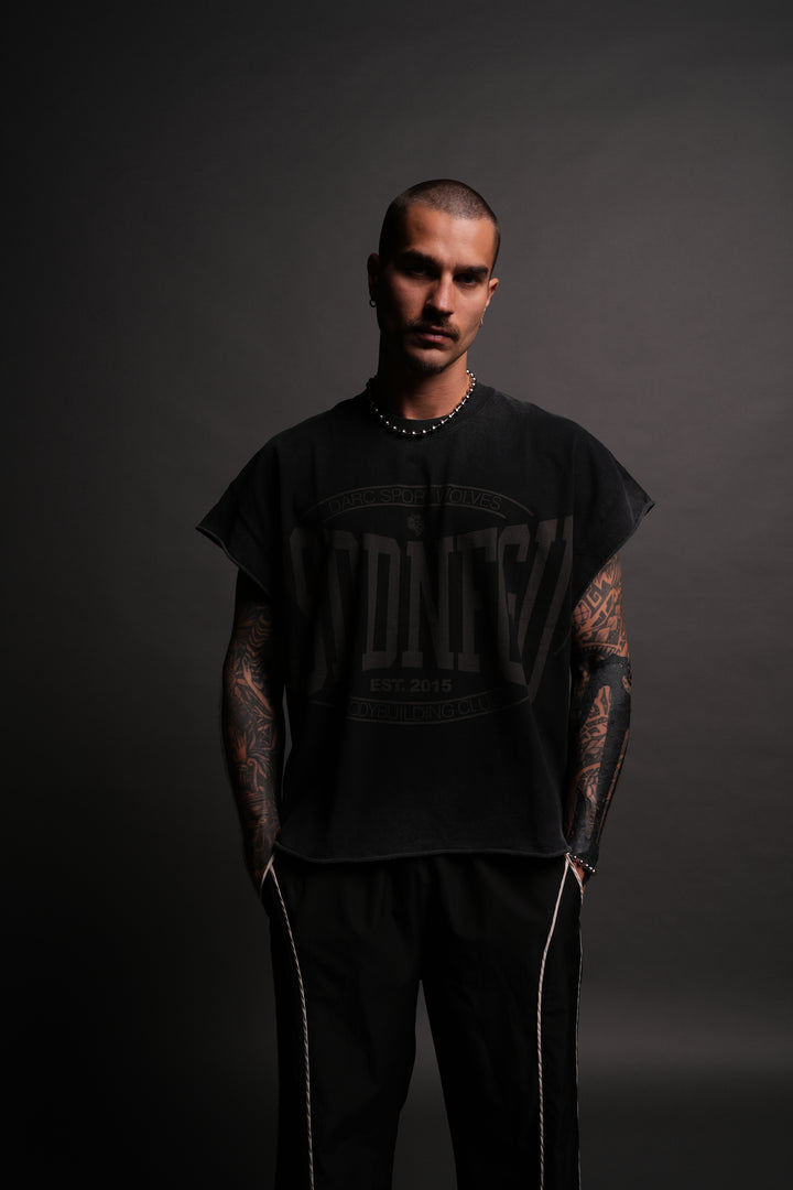 SSDDNFGU FRVR Grunge Cut-Off Tee in Black