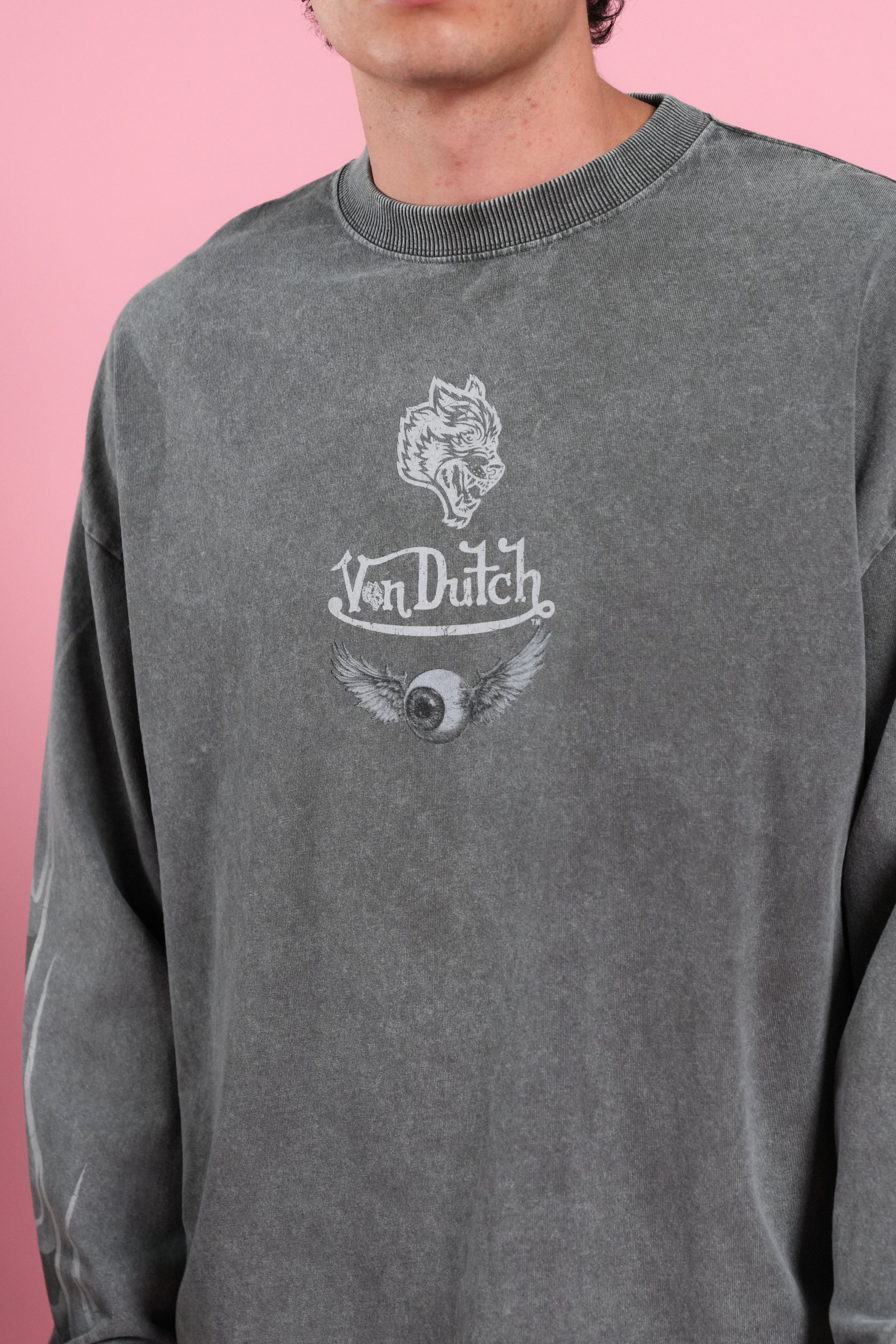 Take-Off Grunge Mid-Length Raw Hem LS Tee in Wolf Gray