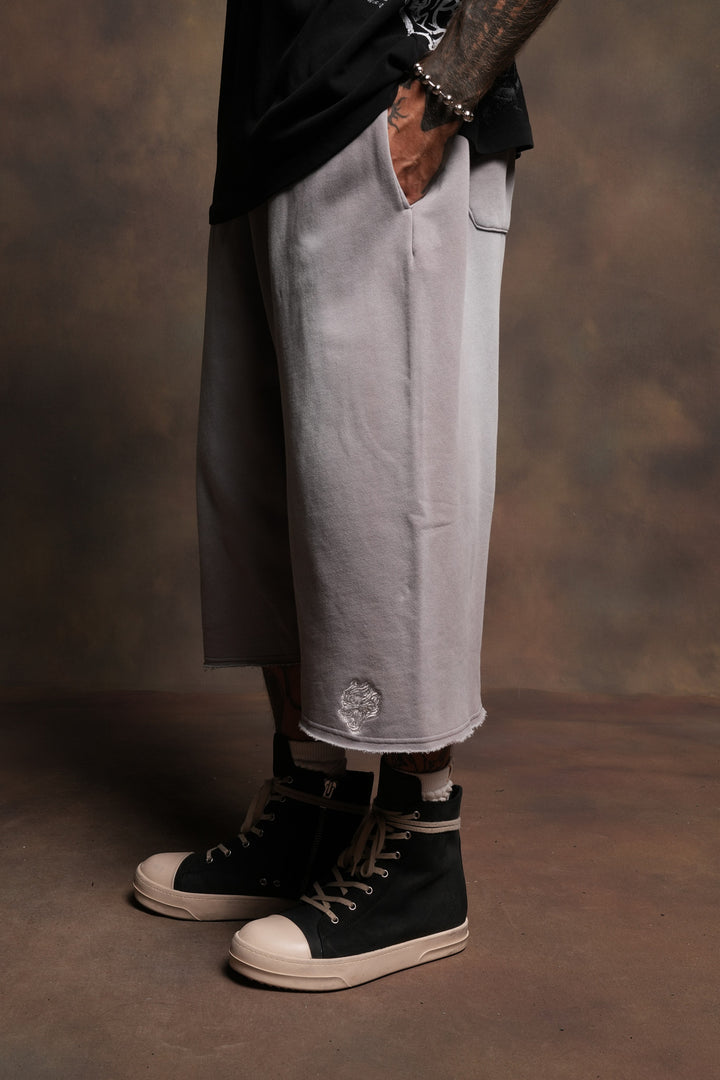 Dual Wolf Capri Sweat Pants In Pale Gray Super Sun Fade