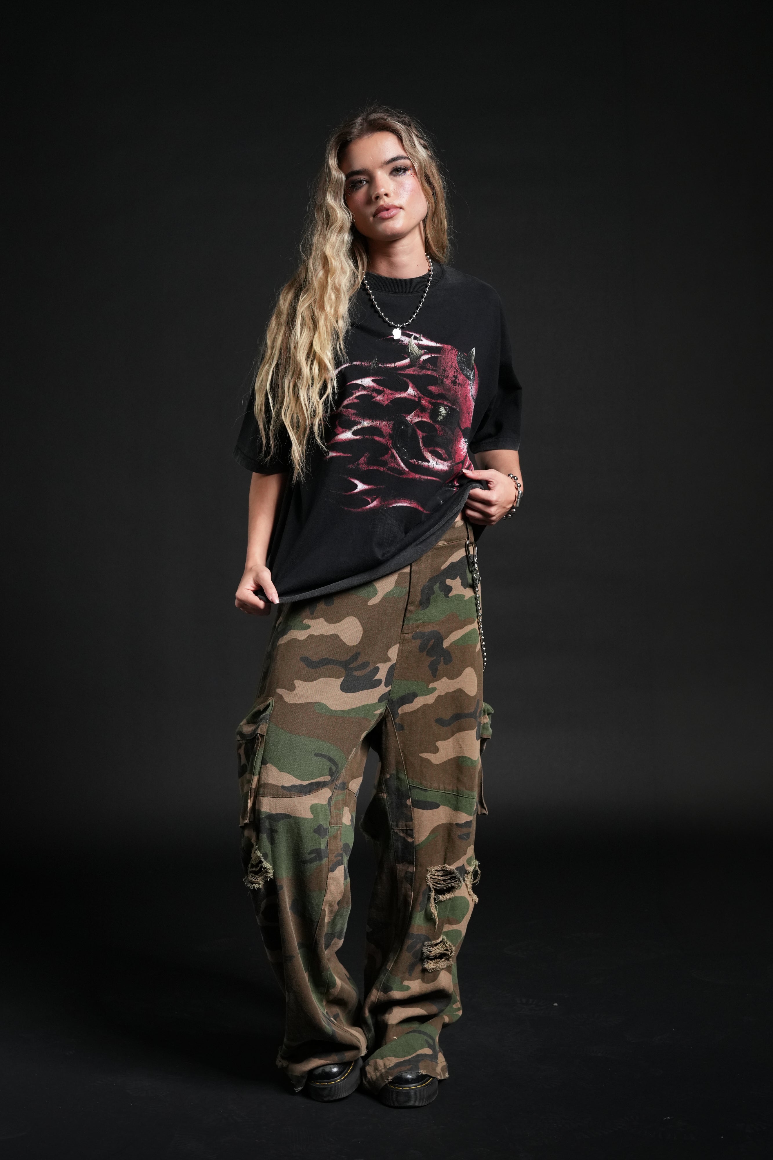 Sith Inferno Grunge Mid Length Raw Hem Tee in Black