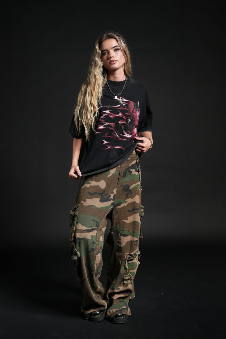 Sith Inferno Grunge Mid Length Raw Hem Tee in Black