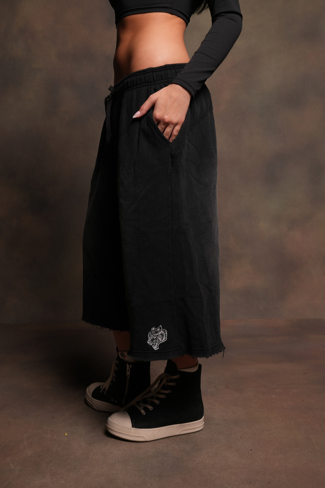 Dual Wolf She Capri Sweat Pants In Black Super Sun Fade