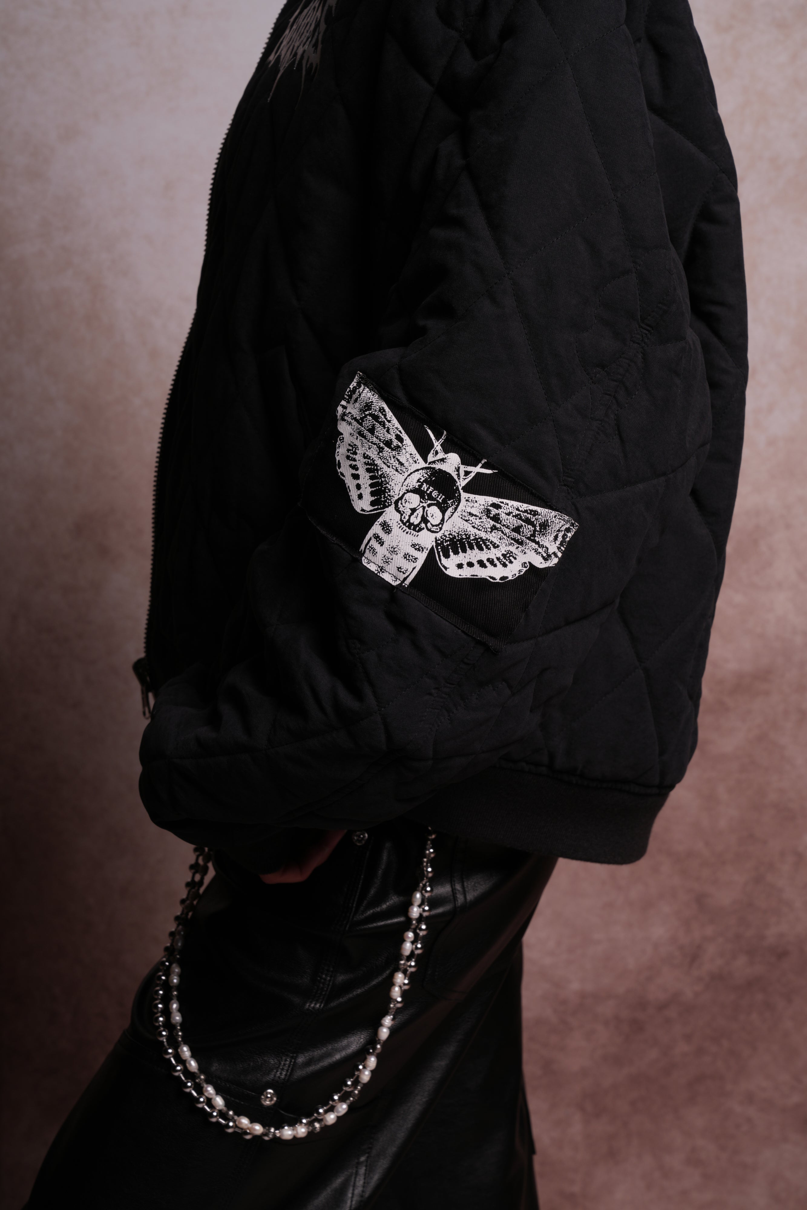 Patched Wolf Hesh Cloud Quilted Reversible Bomber Jacket in Black