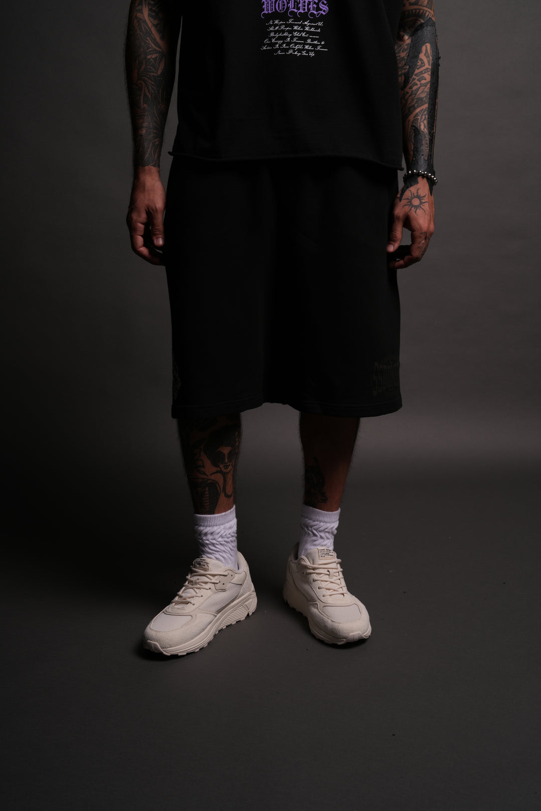 SSDDNFGU FRVR Oversized Osiris Sweat Shorts in Black